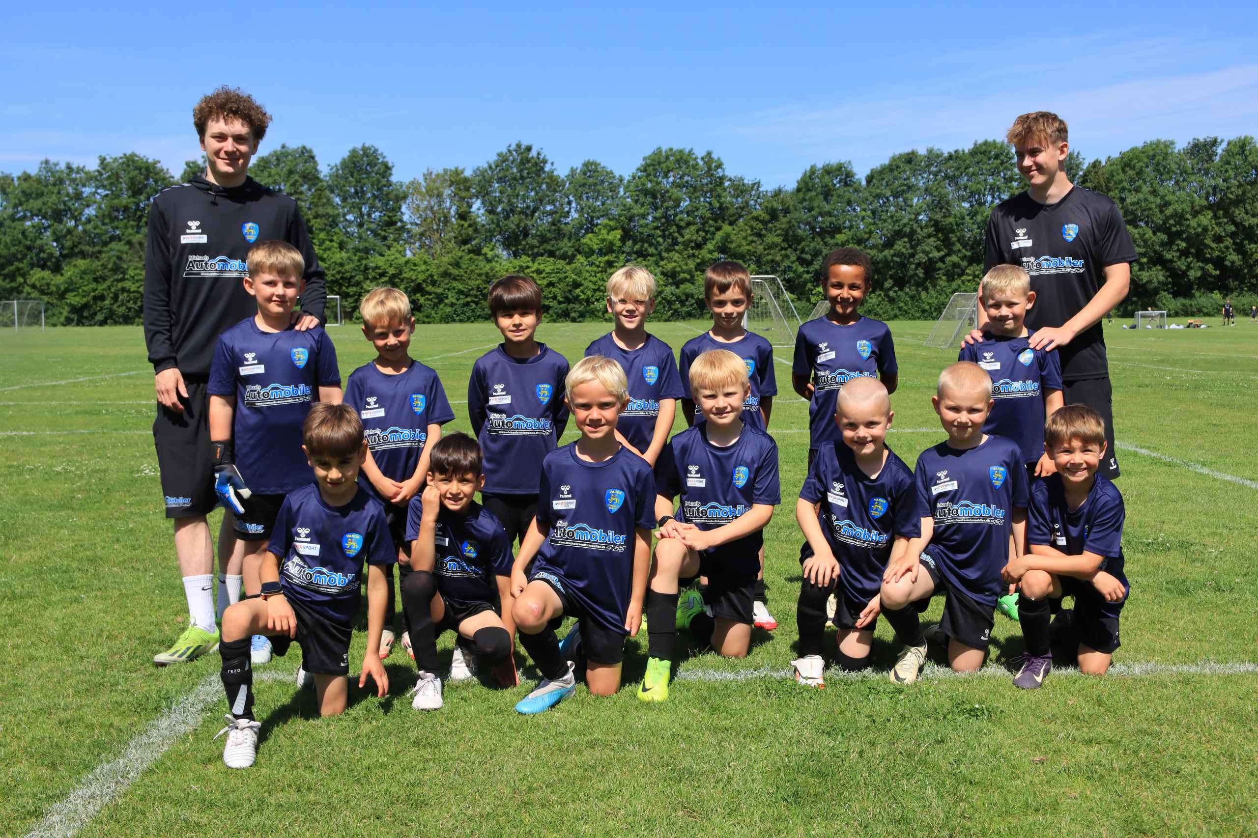 Over 400 børn samlet til fodboldskole