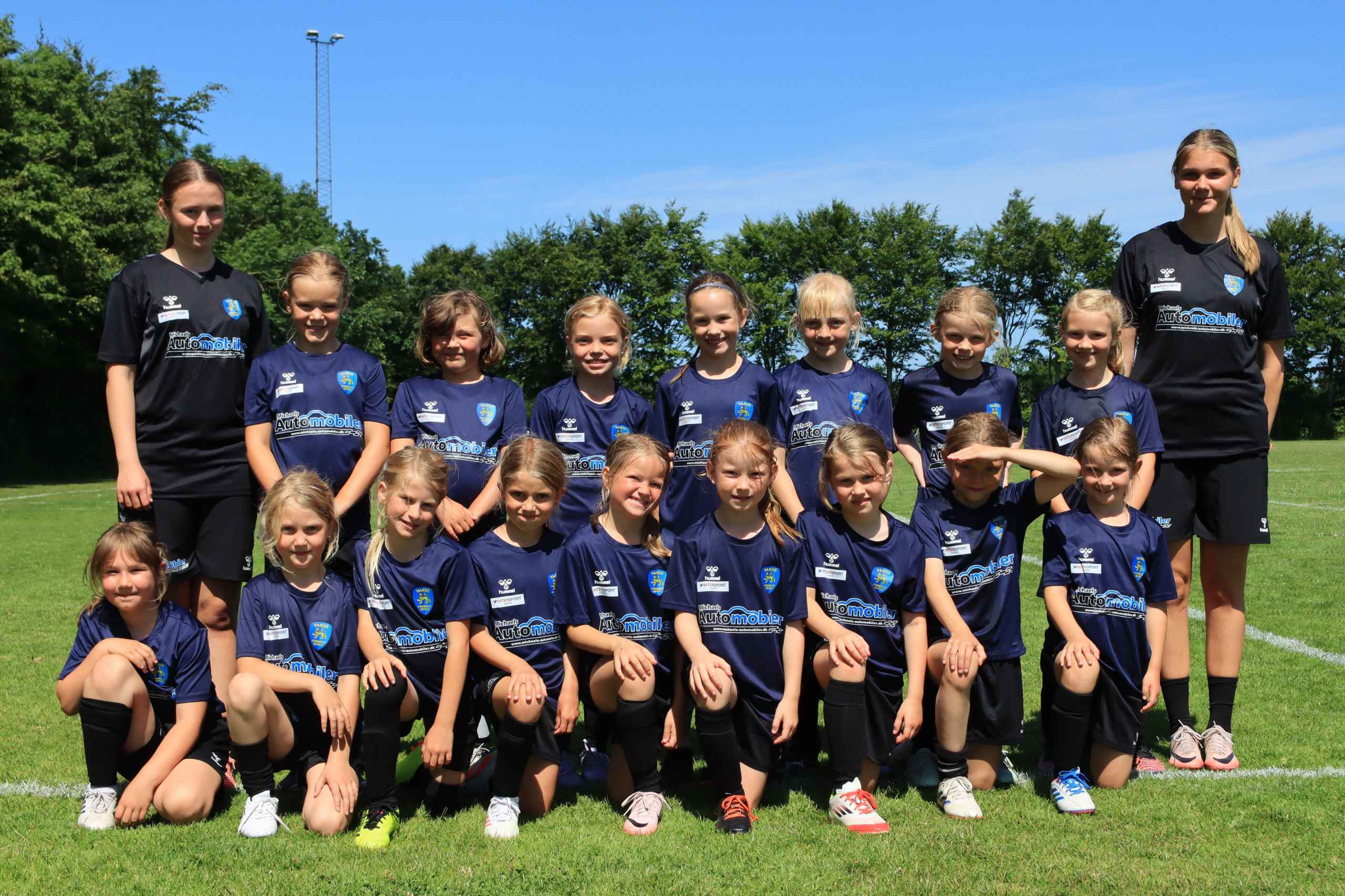 Over 400 børn samlet til fodboldskole