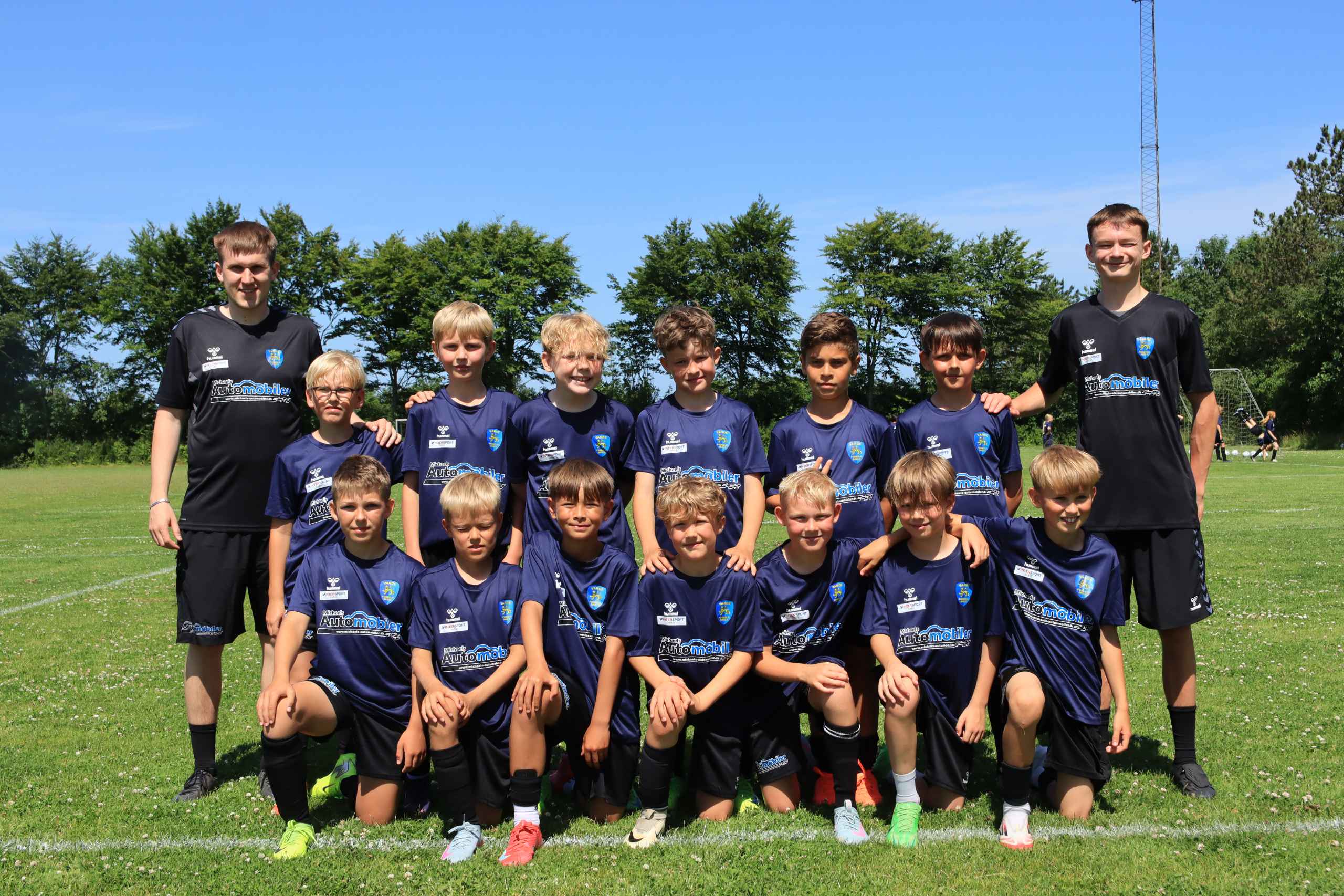 Over 400 børn samlet til fodboldskole