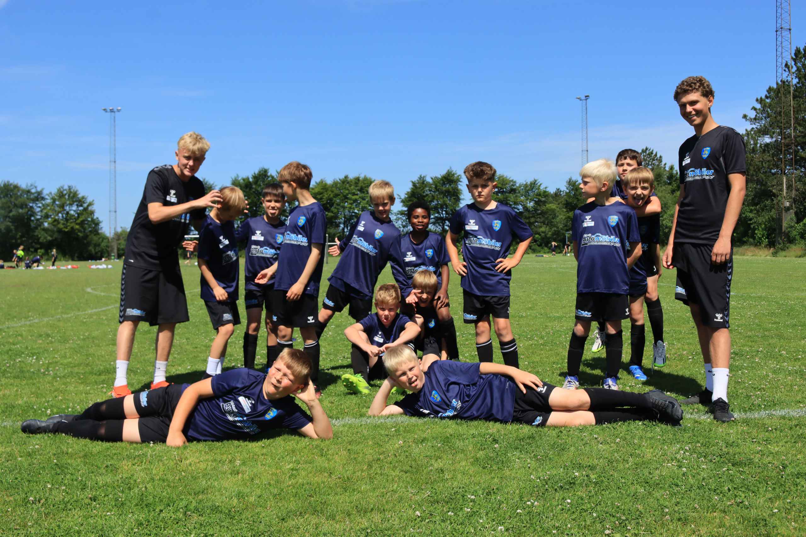 Over 400 børn samlet til fodboldskole