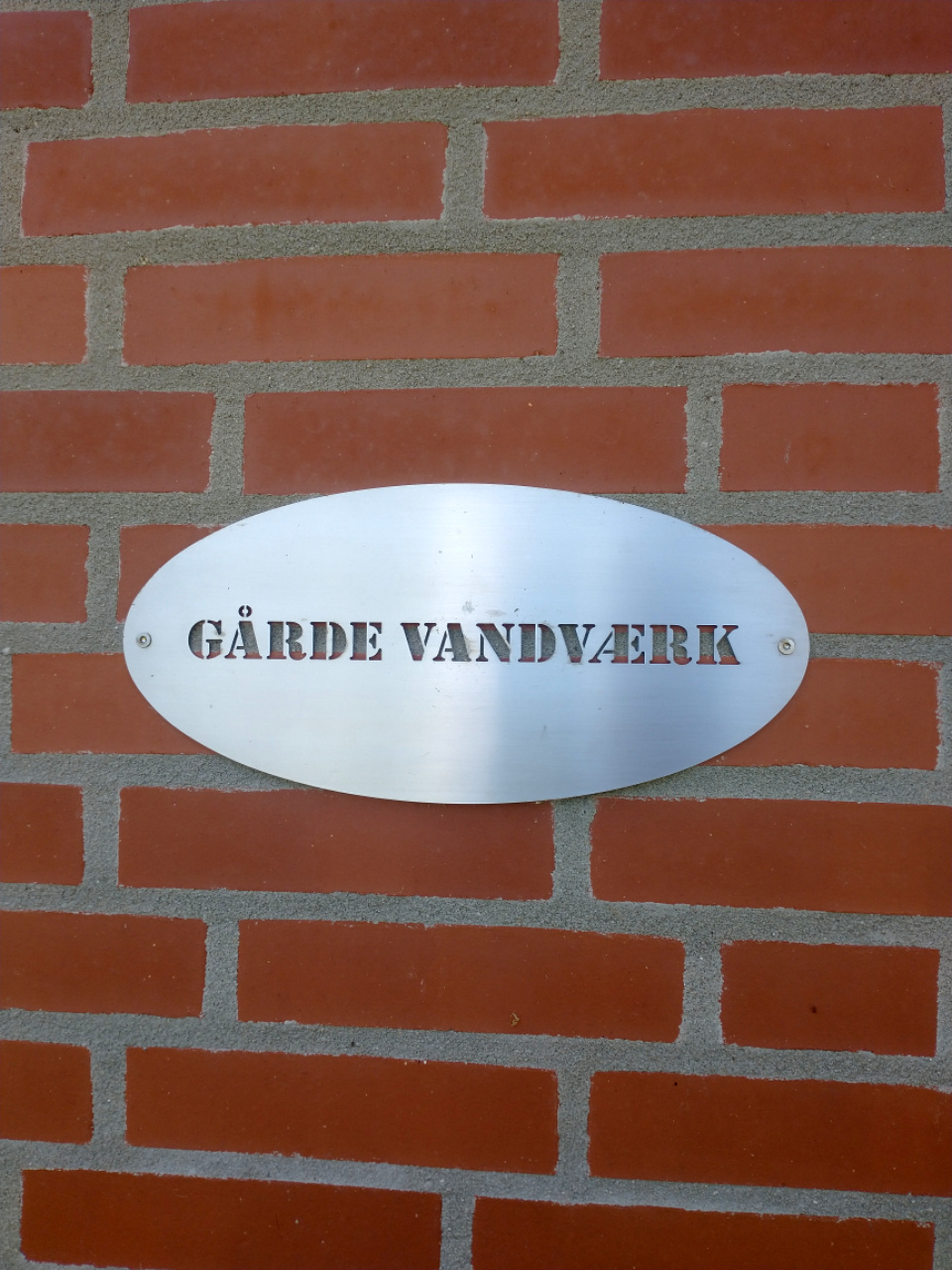 Ikke en ren bil, men rent vand, fra Gårde Vandværk.