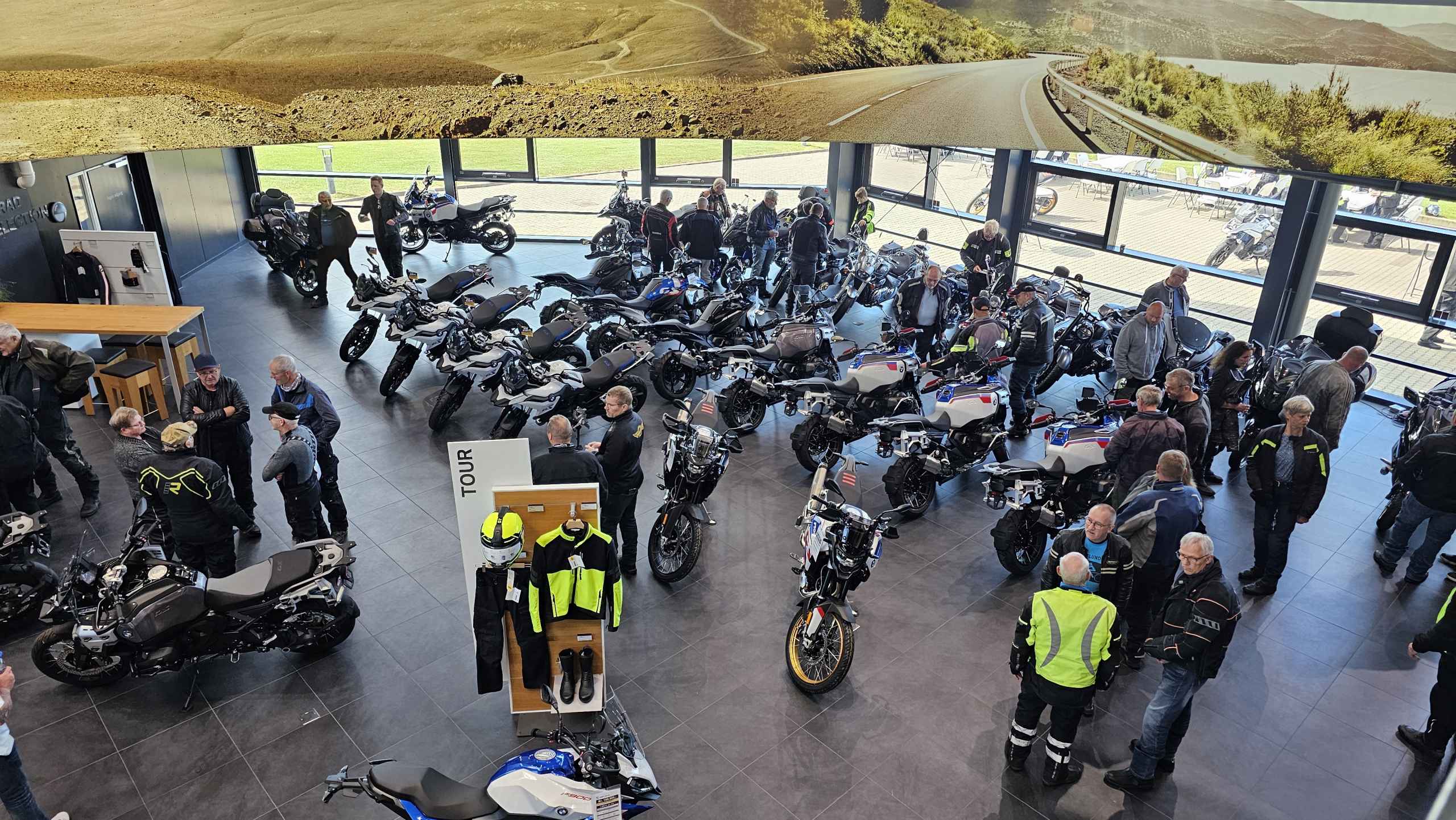 bød Xpedit BMW Motorrad forhandler i Ølgod velkommen til et åbent hus-arrangement.