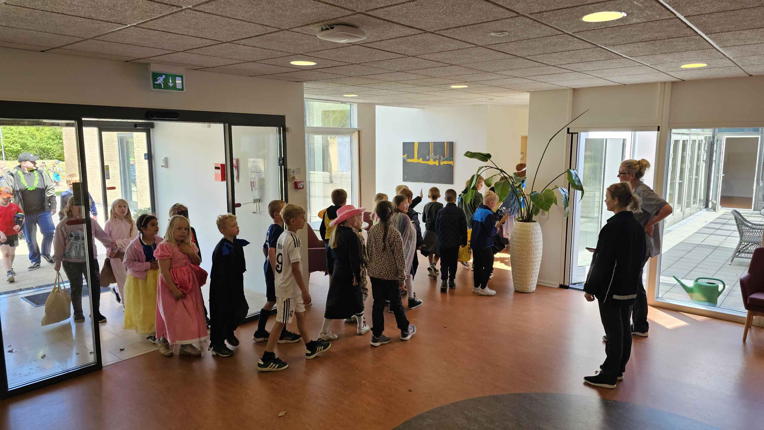 Tistrup Screaming Karneval. Billeder fra Børnehave, Plejehjem og Torvet.
