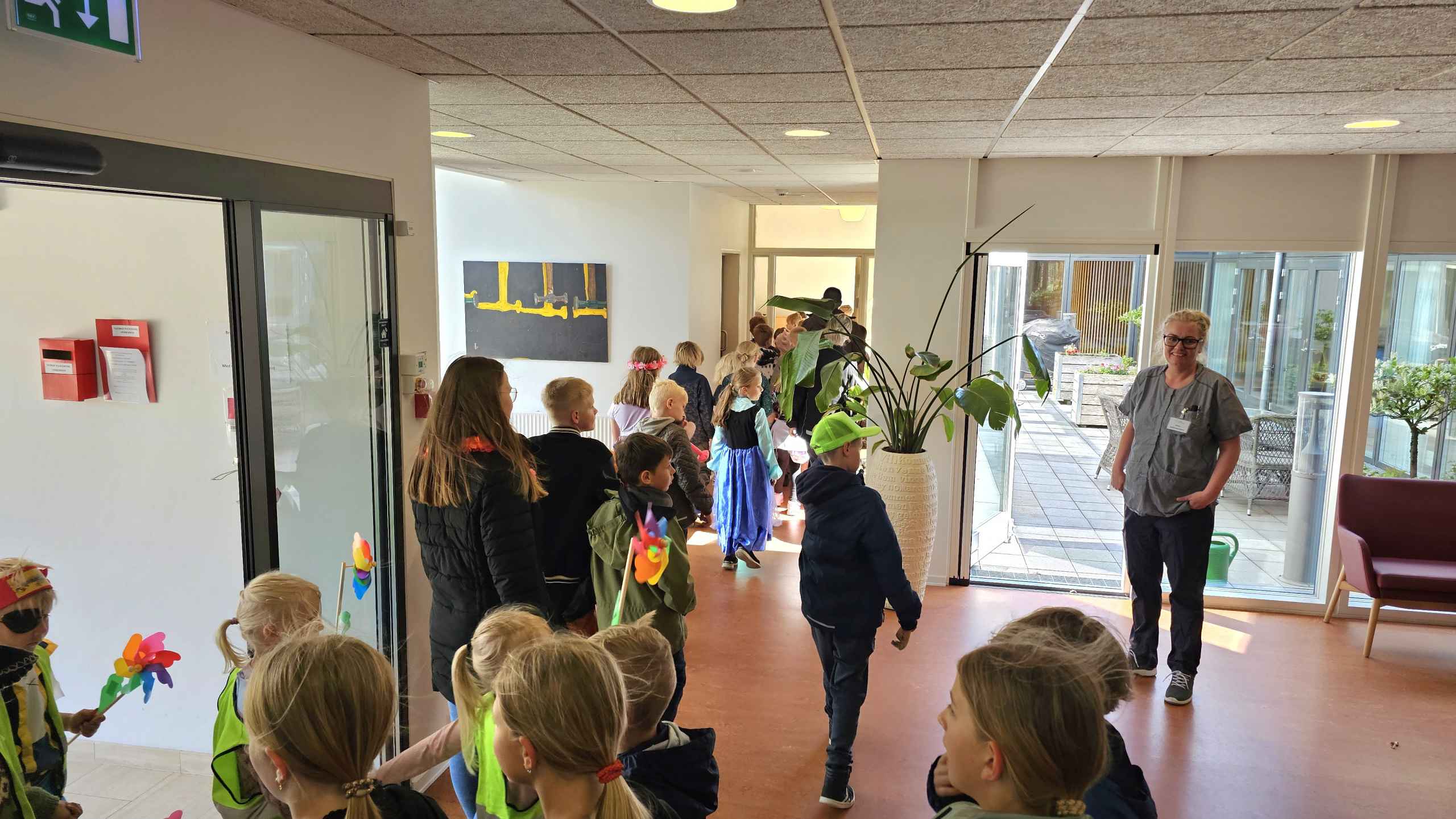 Tistrup Screaming Karneval. Billeder fra Børnehave, Plejehjem og Torvet.
