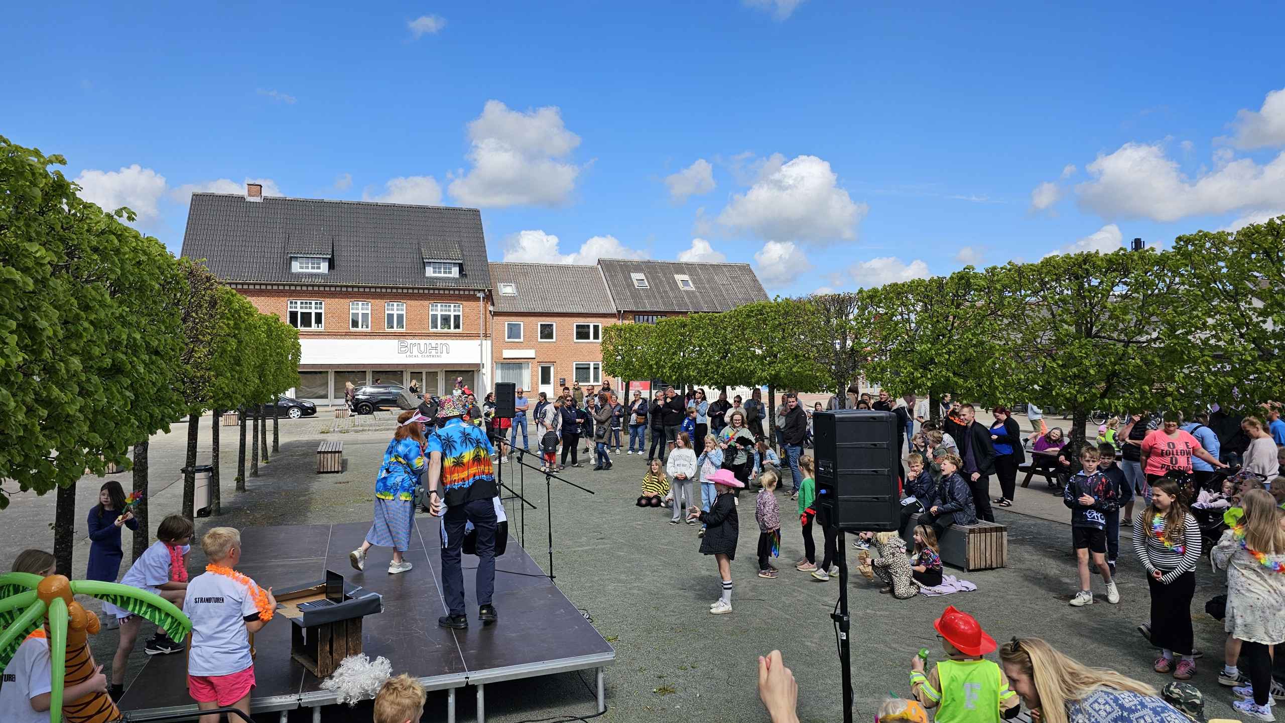 Tistrup Screaming Karneval. Billeder fra Børnehave, Plejehjem og Torvet.
