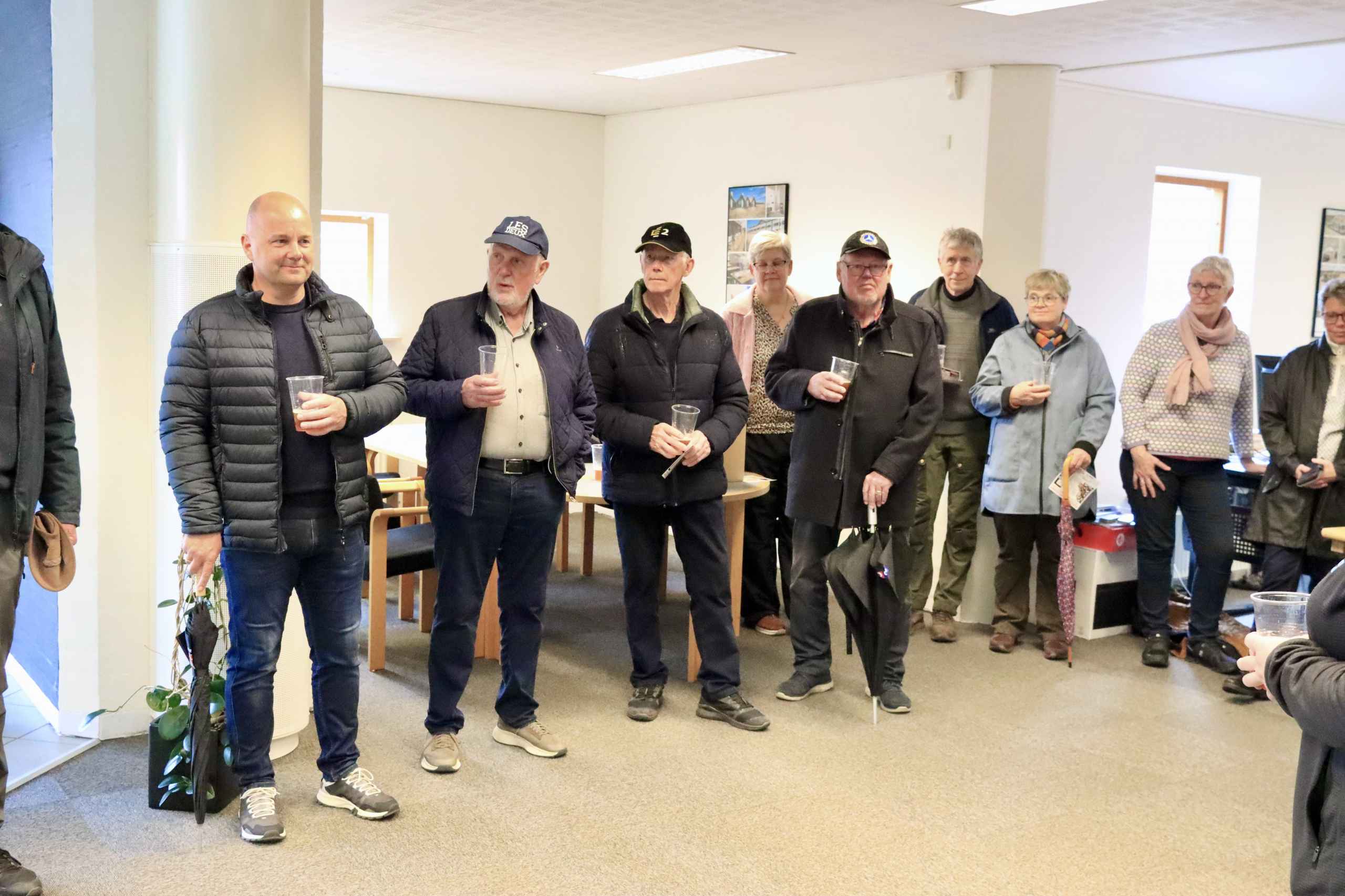 Frello-gruppen afslører Blå Kugle kunstværk