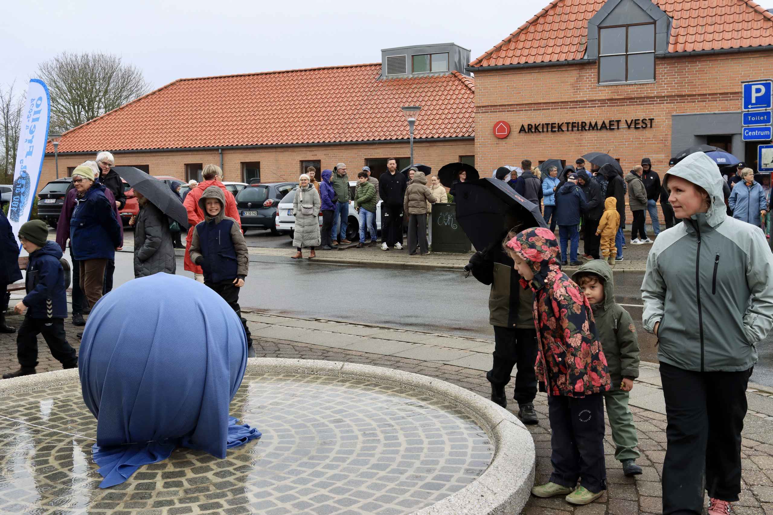 Frello-gruppen afslører Blå Kugle kunstværk