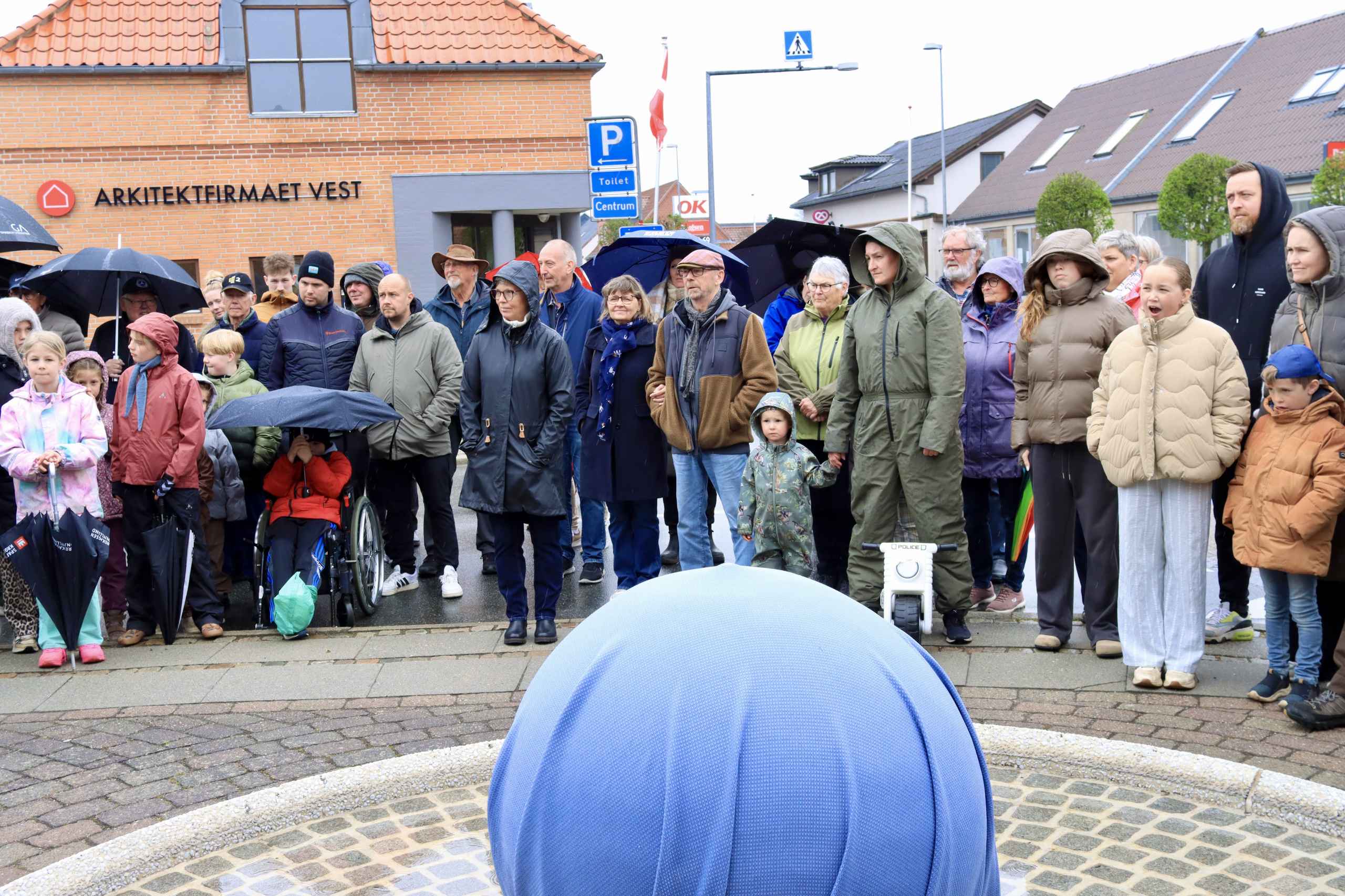 Frello-gruppen afslører Blå Kugle kunstværk
