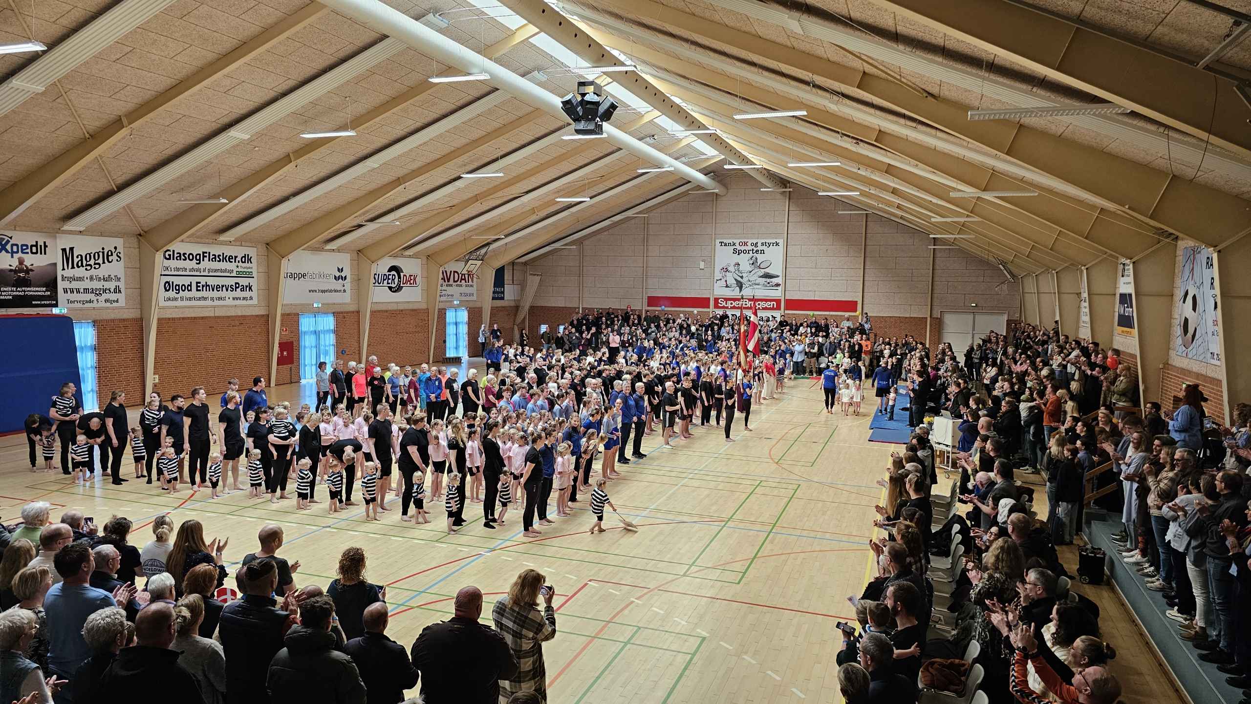 Fra årets Gymnastikopvisning 2025 og ØGU-prisen i Ølgod Hallerne