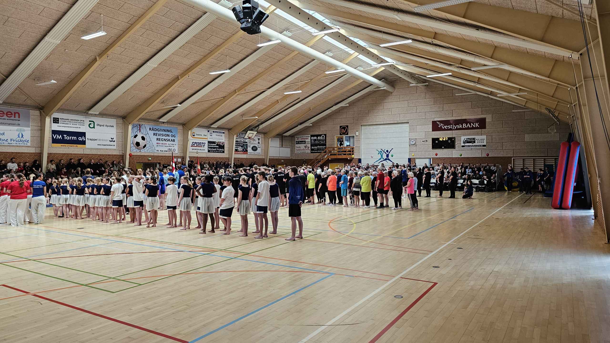Fra årets Gymnastikopvisning 2025 og ØGU-prisen i Ølgod Hallerne
