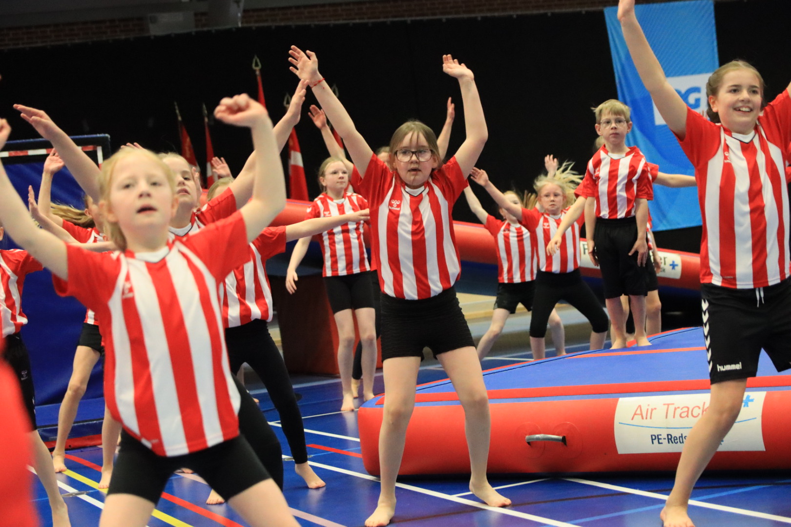 Salto Kids charmerer ved Helleopvisning