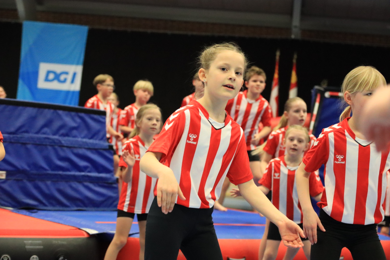 Salto Kids charmerer ved Helleopvisning