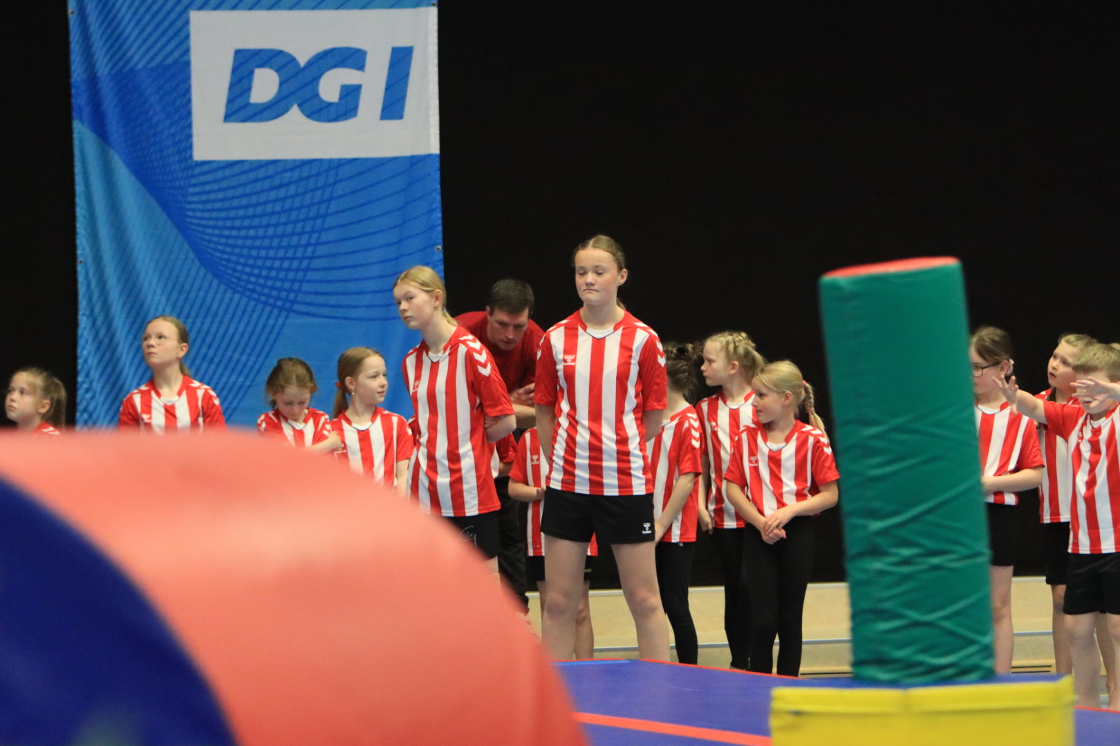 Salto Kids charmerer ved Helleopvisning
