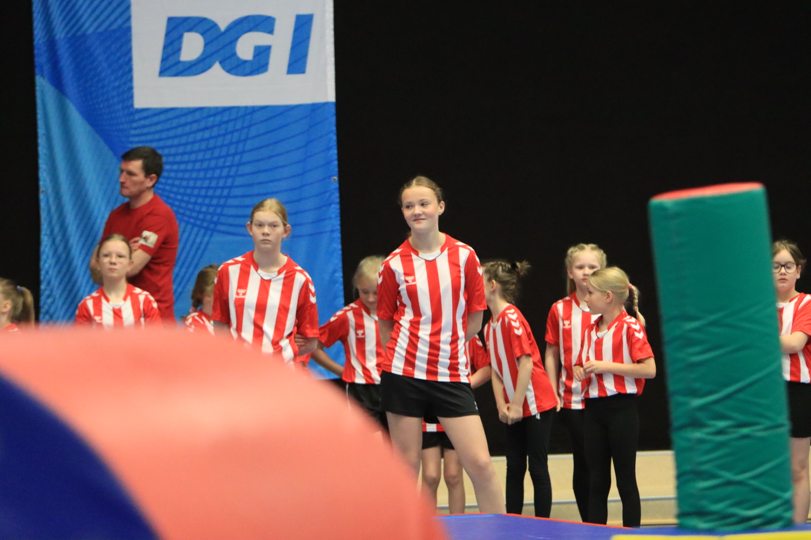 Salto Kids charmerer ved Helleopvisning