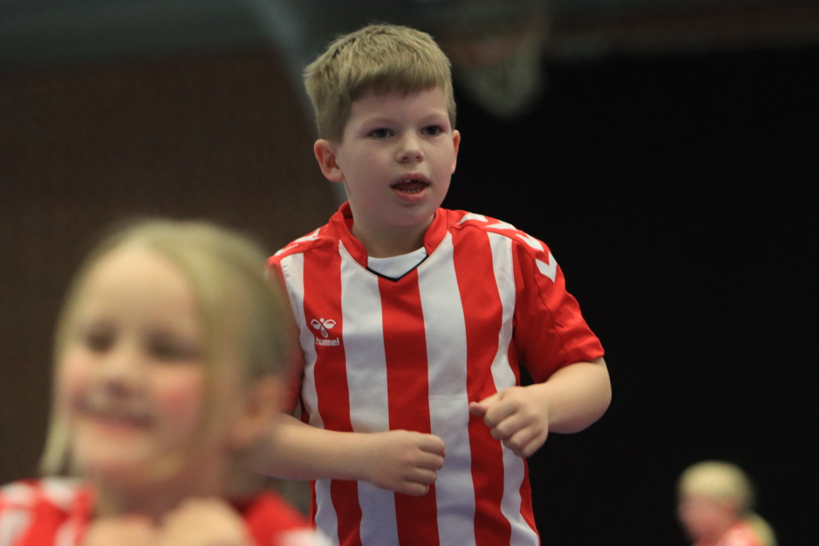 Salto Kids charmerer ved Helleopvisning