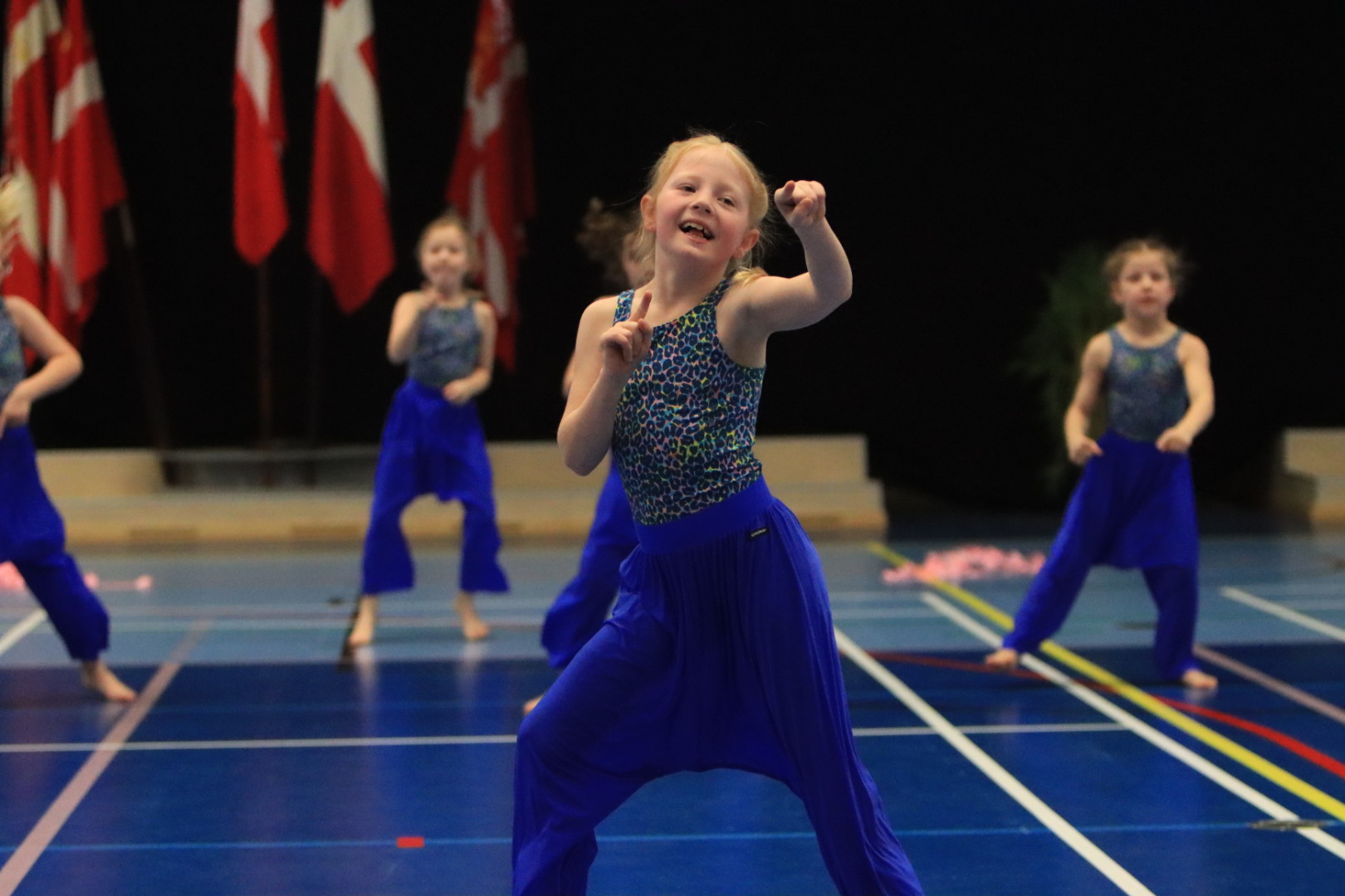 Mini Dancers Fra Outrup Strålede