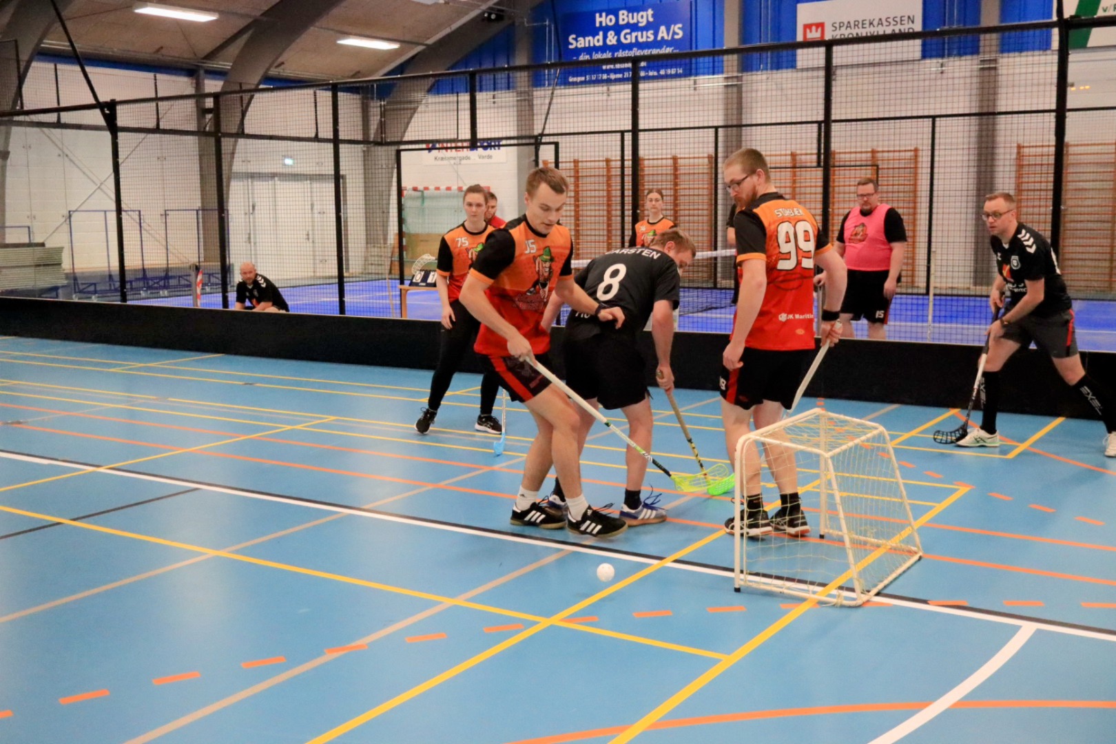 Floorball-spillere samles til stævne i Billum