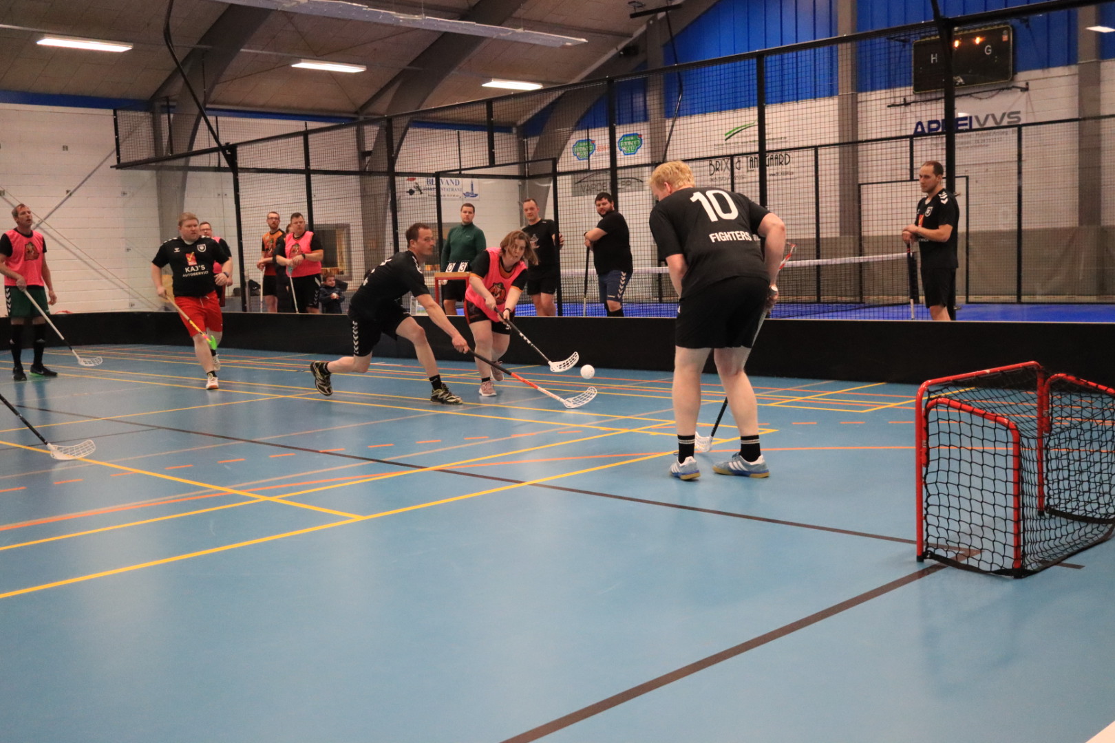Floorball-spillere samles til stævne i Billum