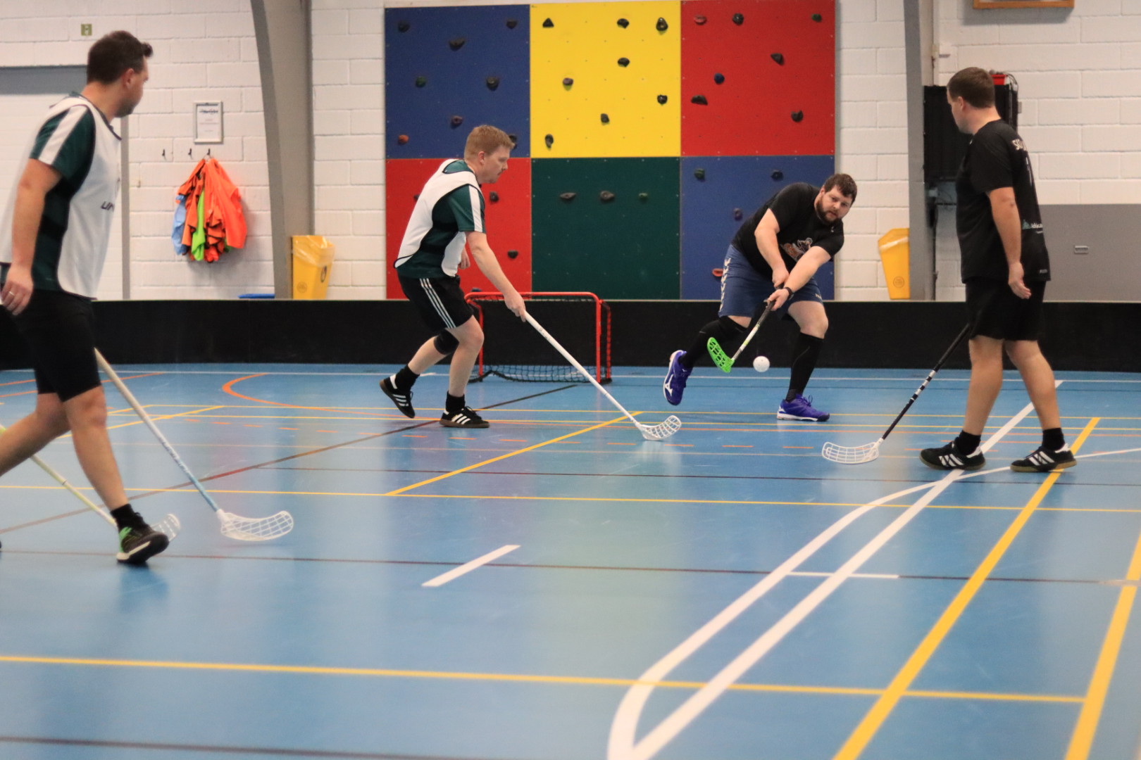 Floorball-spillere samles til stævne i Billum