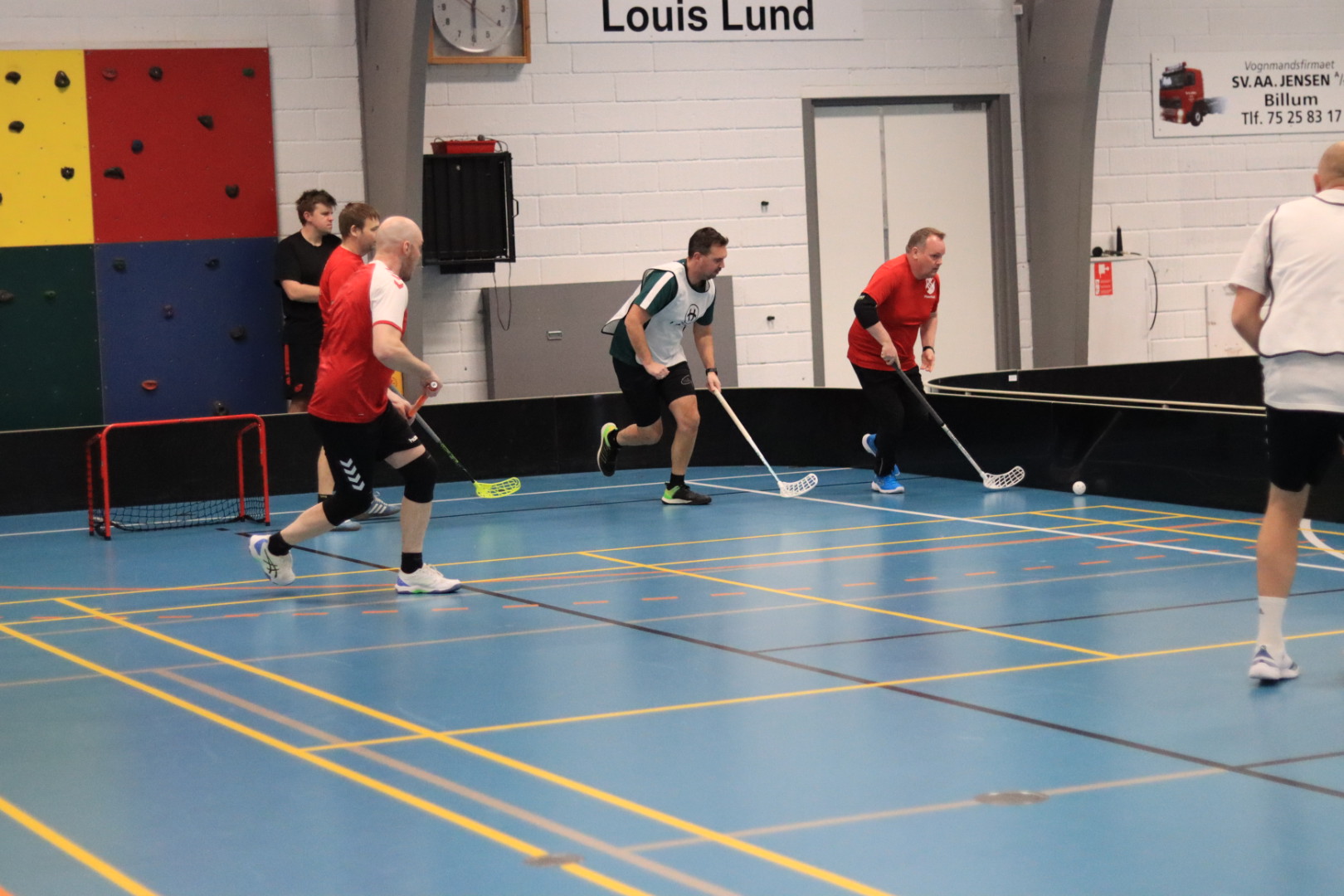 Floorball-spillere samles til stævne i Billum