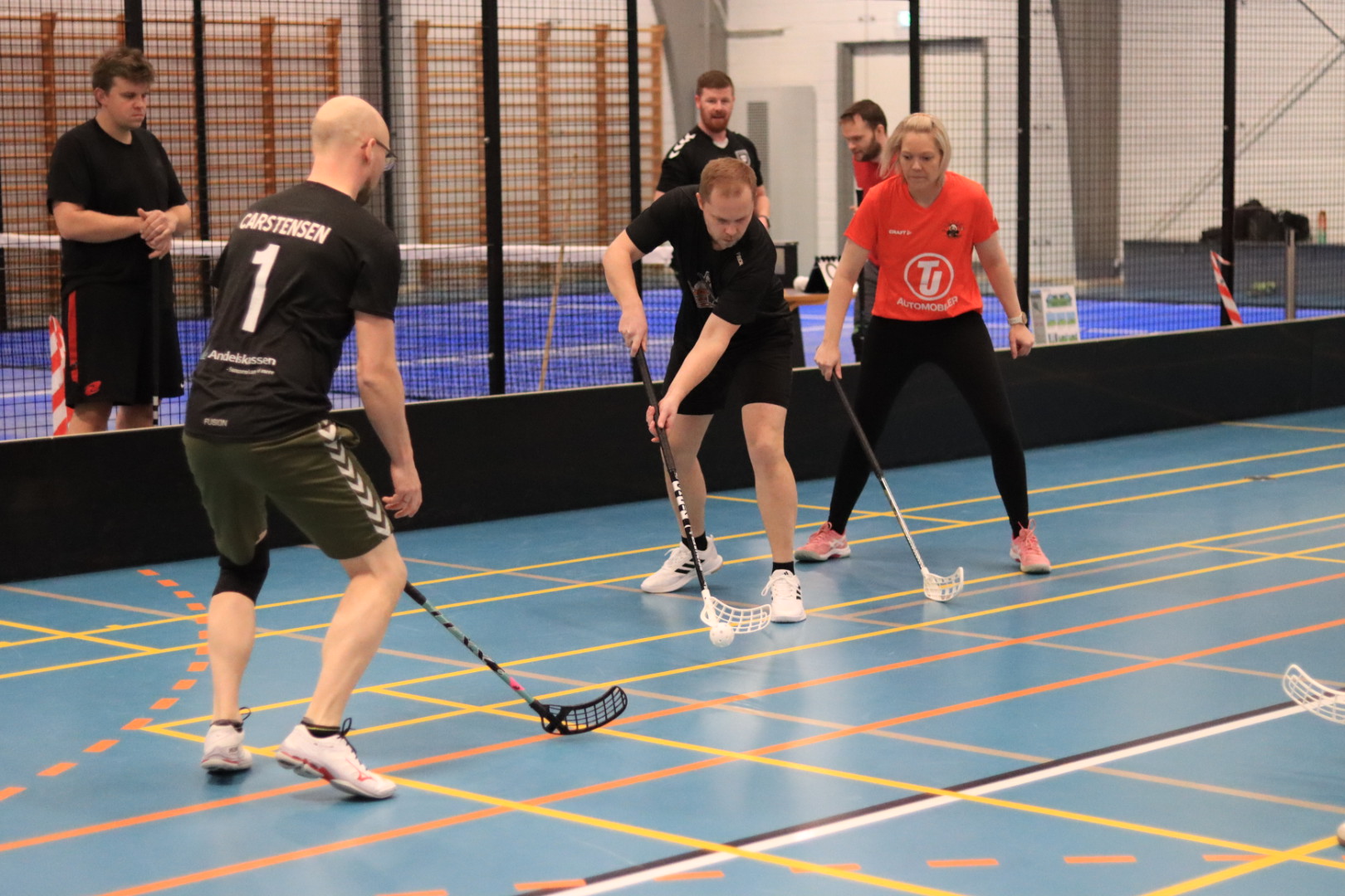 Floorball-spillere samles til stævne i Billum