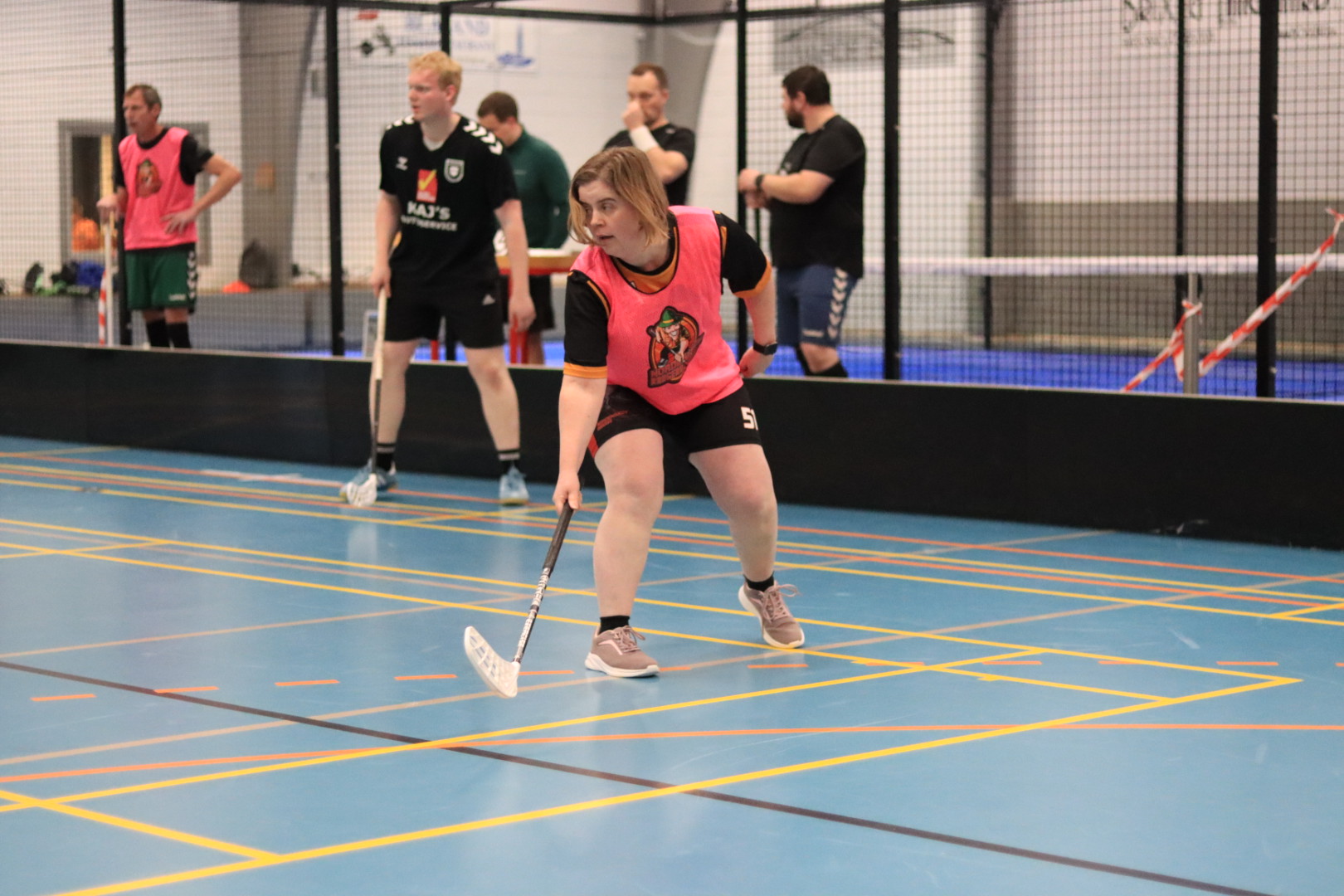 Floorball-spillere samles til stævne i Billum