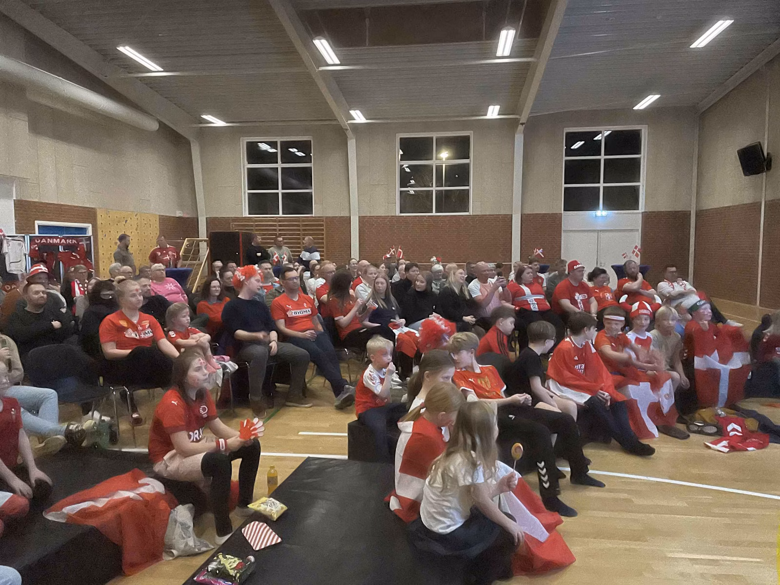 Stor Tilslutning Til VM-fest i Outrup