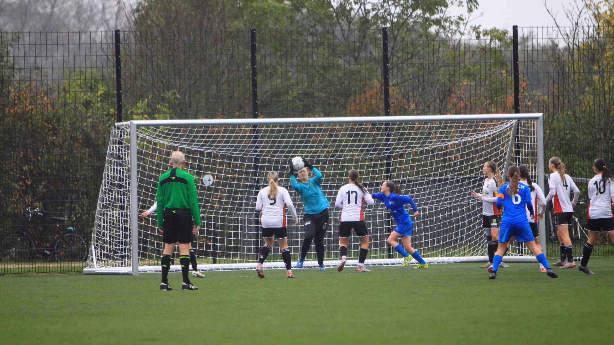 Varde IF U-16 Piger tabte hjemmekampe i regn