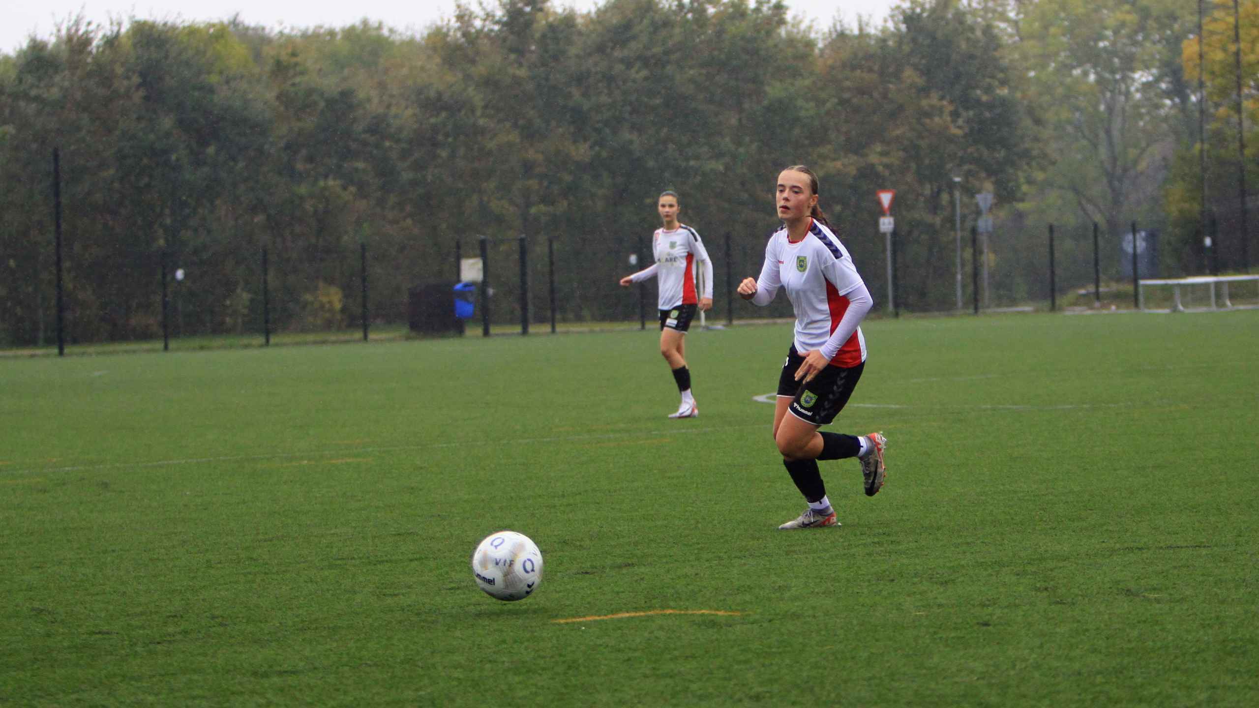 Varde IF U-16 Piger tabte hjemmekampe i regn