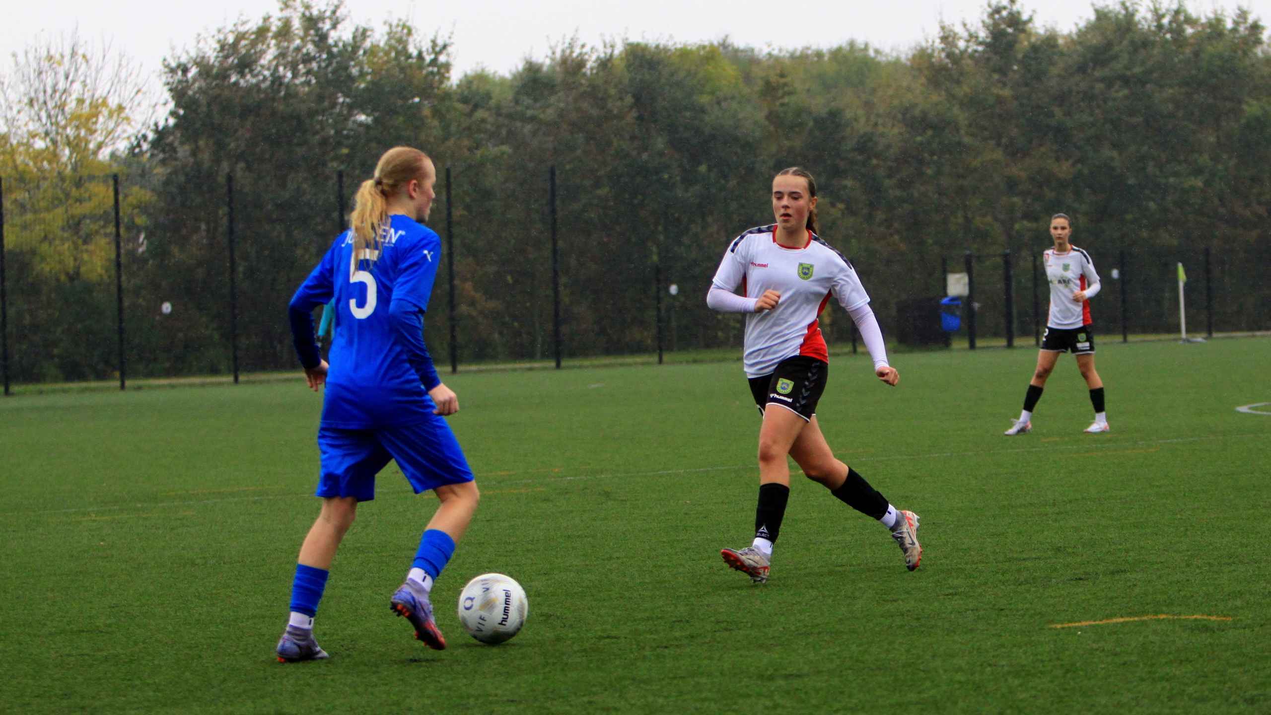 Varde IF U-16 Piger tabte hjemmekampe i regn