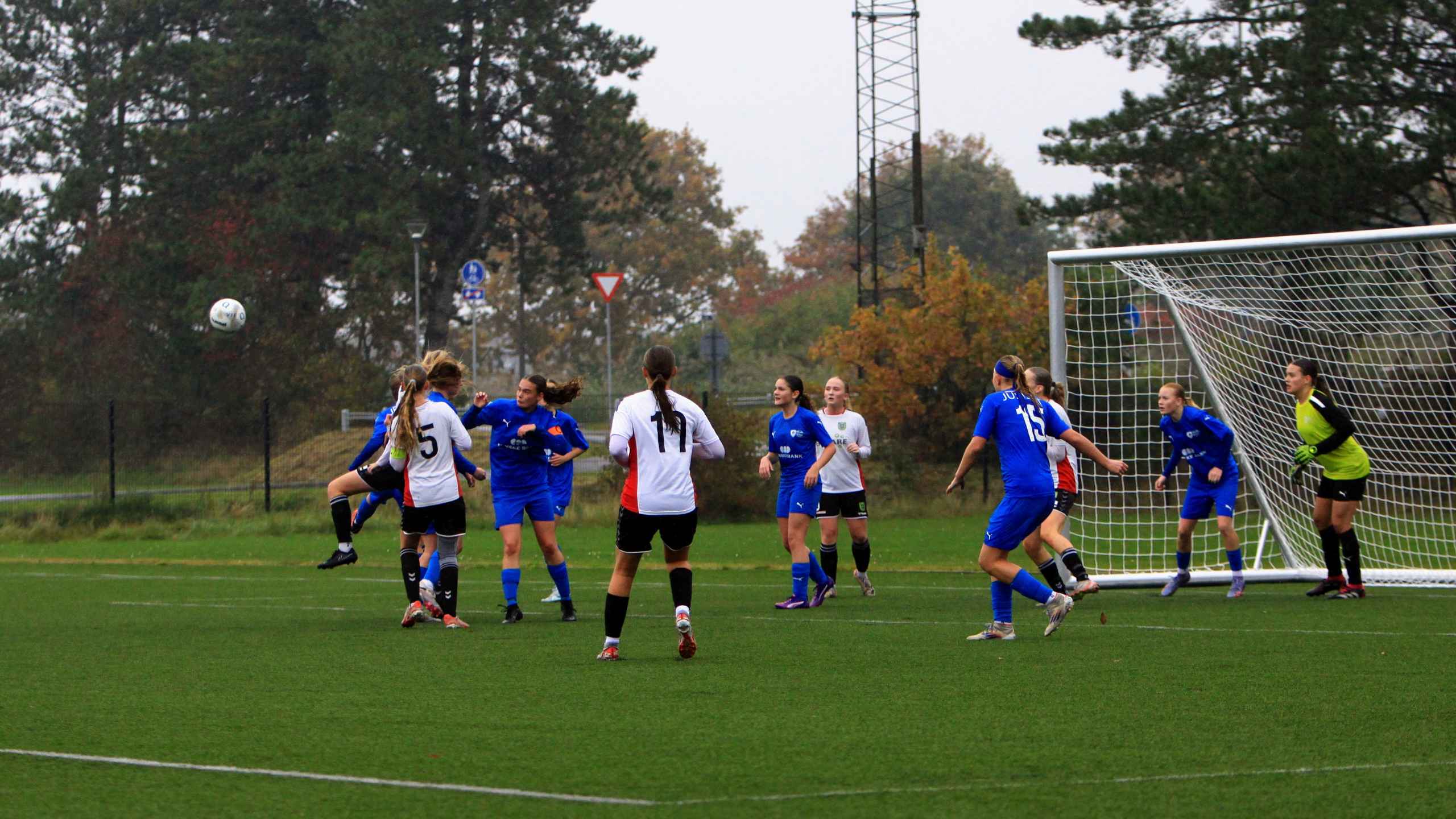 Varde IF U-16 Piger tabte hjemmekampe i regn