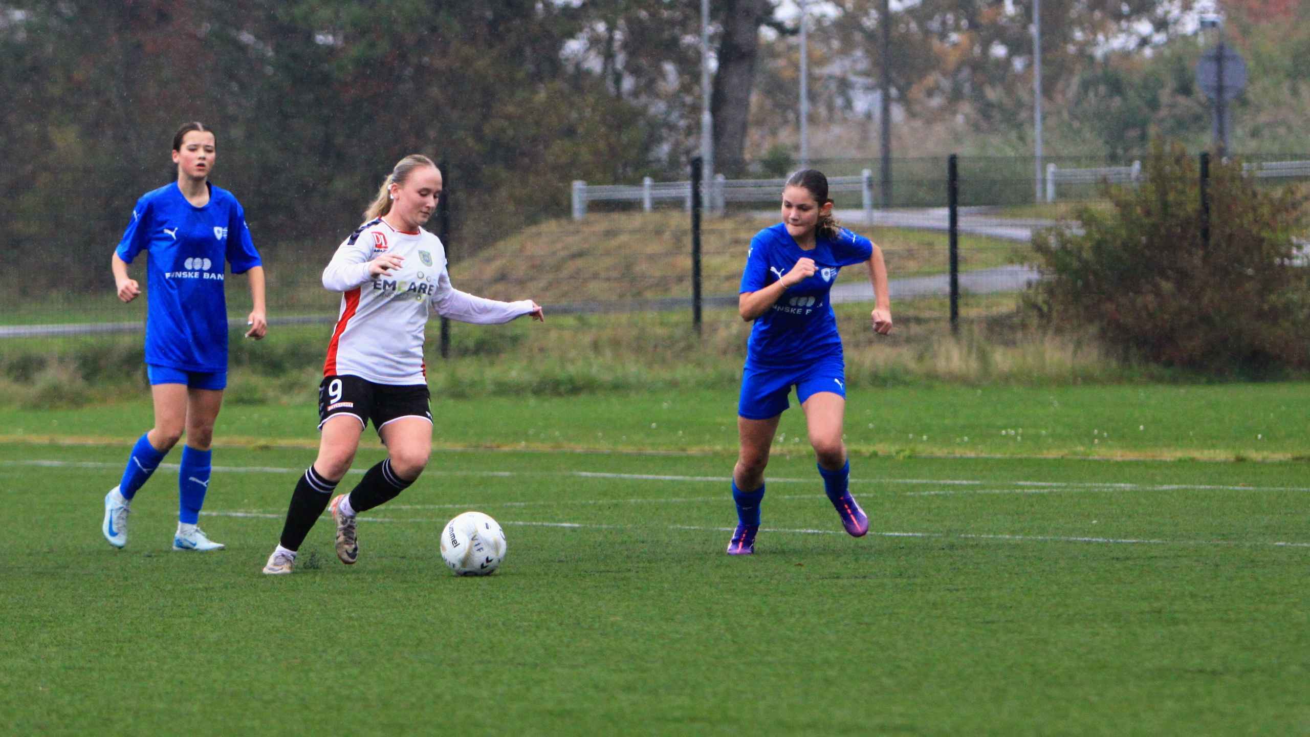 Varde IF U-16 Piger tabte hjemmekampe i regn