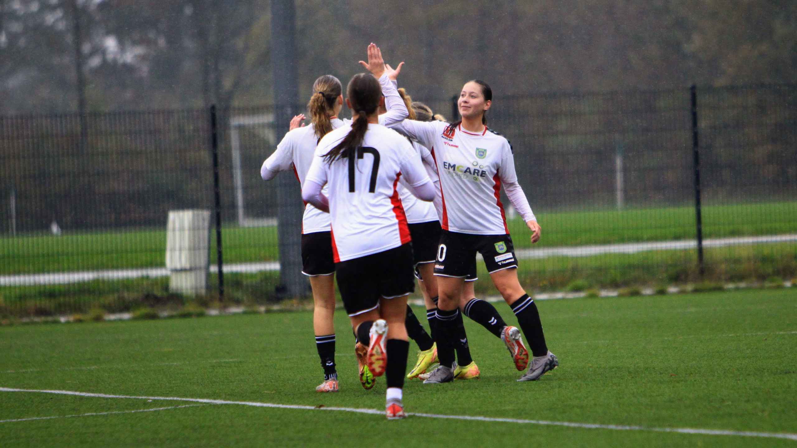 Varde IF U-16 Piger tabte hjemmekampe i regn