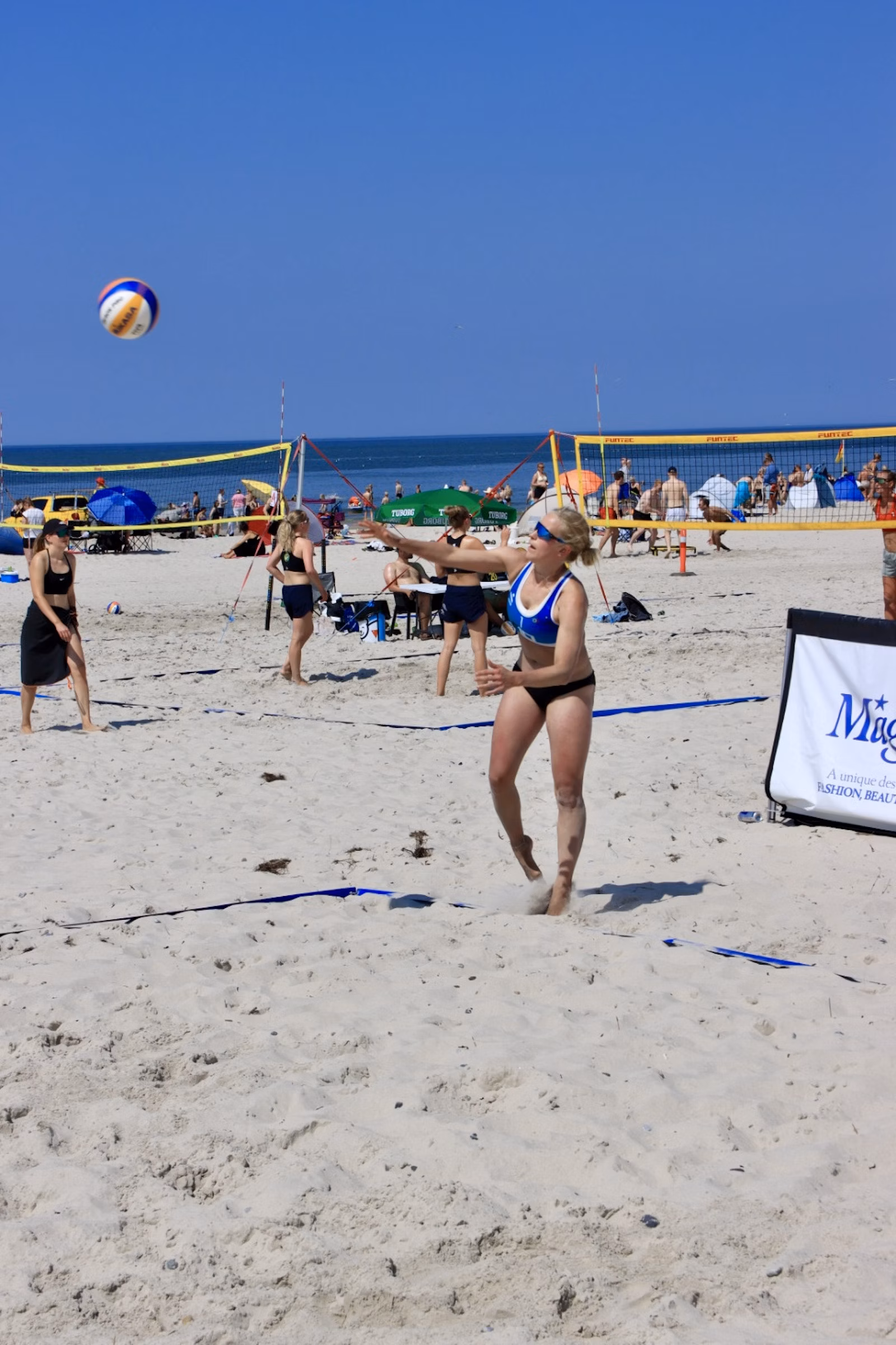 Semifinaler i Beachvolley skudt igang ved Henne Strand