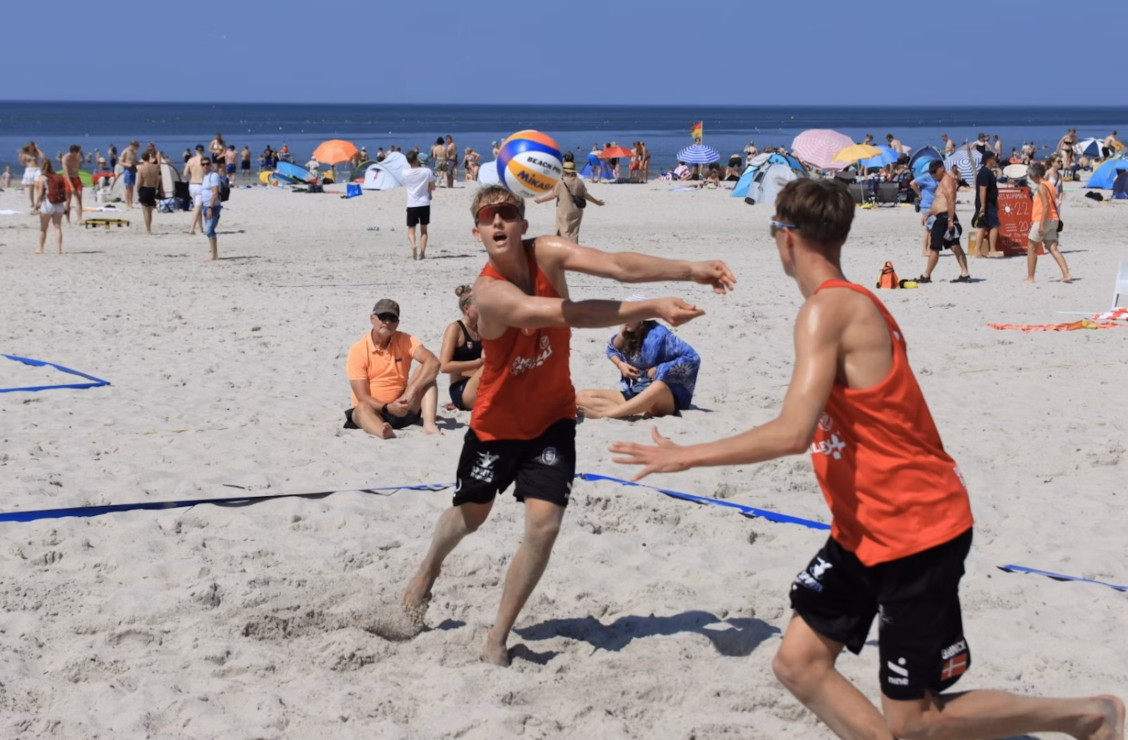 Semifinaler i Beachvolley skudt igang ved Henne Strand