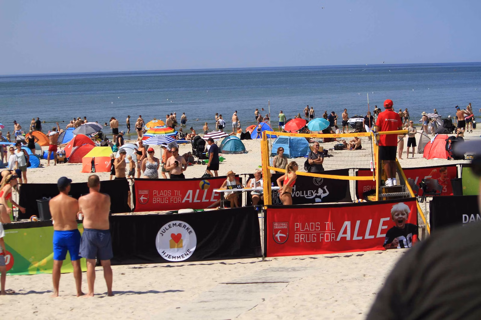Semifinaler i Beachvolley skudt igang ved Henne Strand
