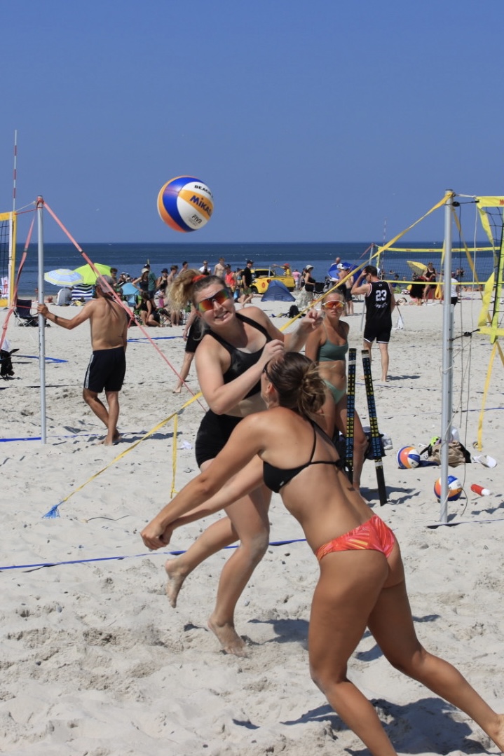 Semifinaler i Beachvolley skudt igang ved Henne Strand