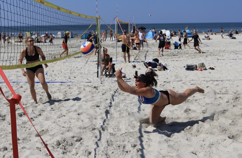 Semifinaler i Beachvolley skudt igang ved Henne Strand