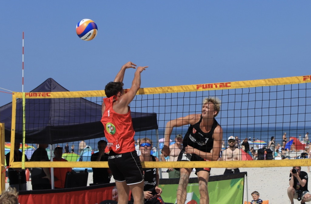 Semifinaler i Beachvolley skudt igang ved Henne Strand
