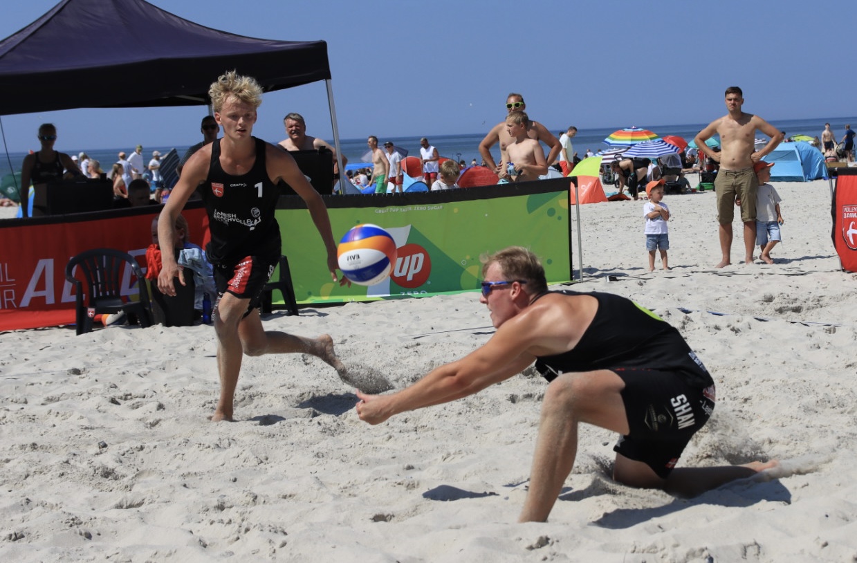 Semifinaler i Beachvolley skudt igang ved Henne Strand