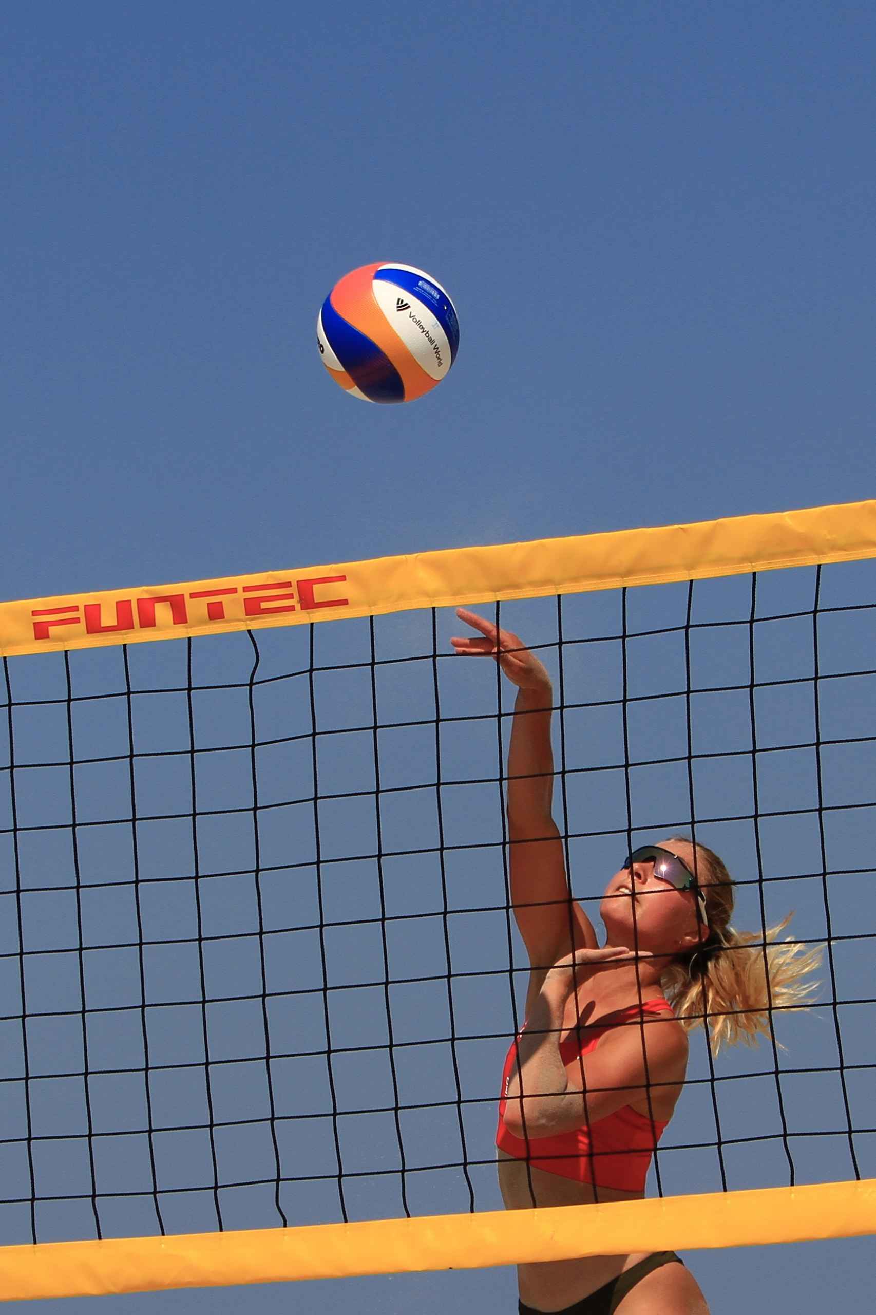 Semifinaler i Beachvolley skudt igang ved Henne Strand