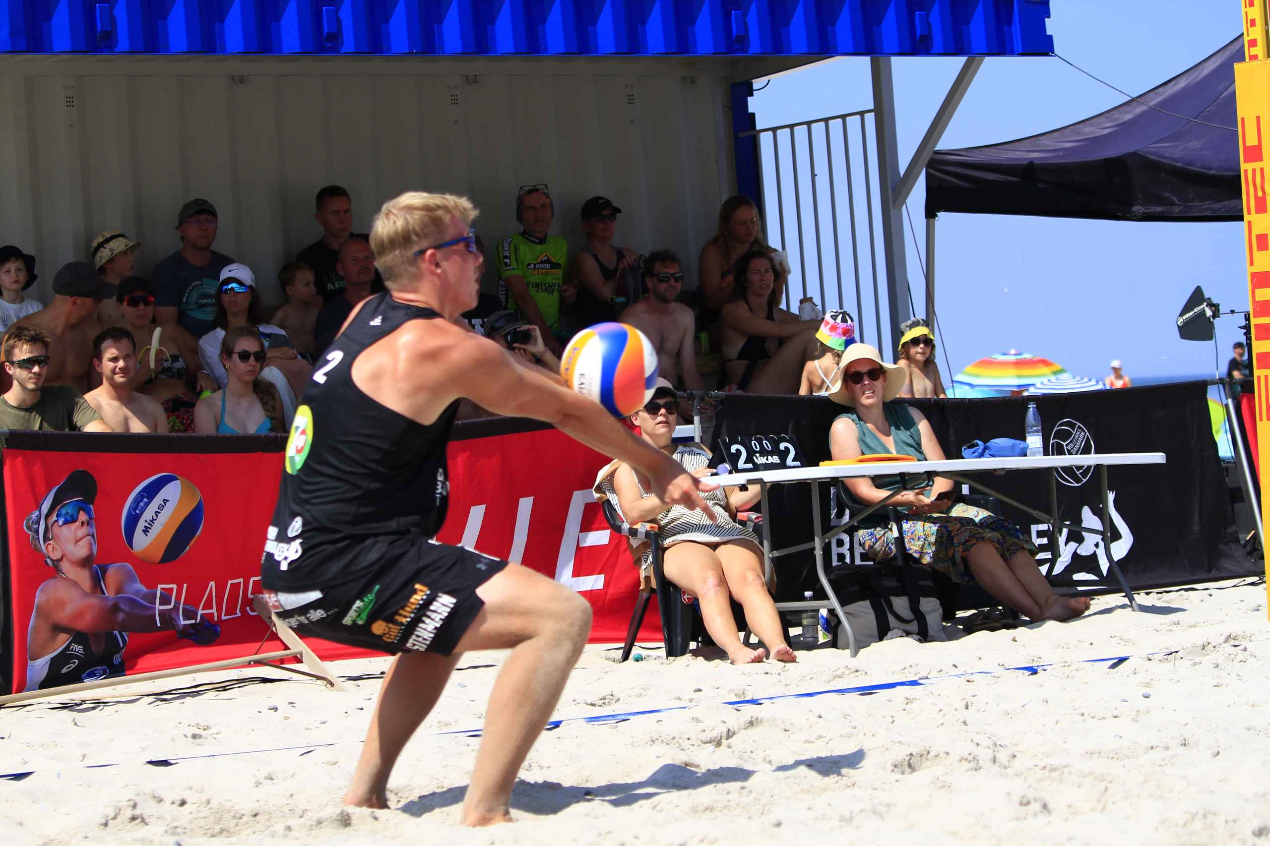 Semifinaler i Beachvolley skudt igang ved Henne Strand