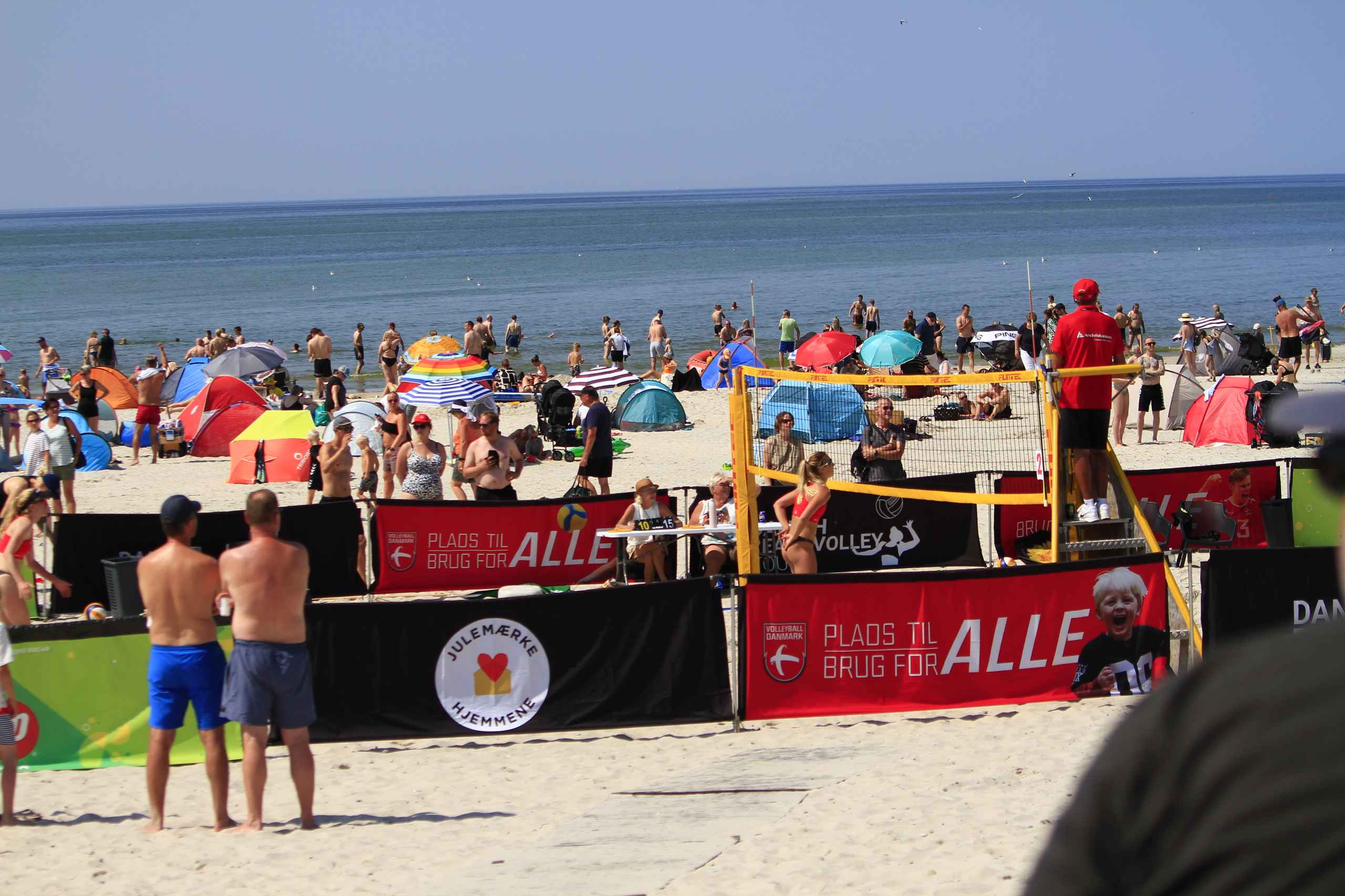 Semifinaler i Beachvolley skudt igang ved Henne Strand