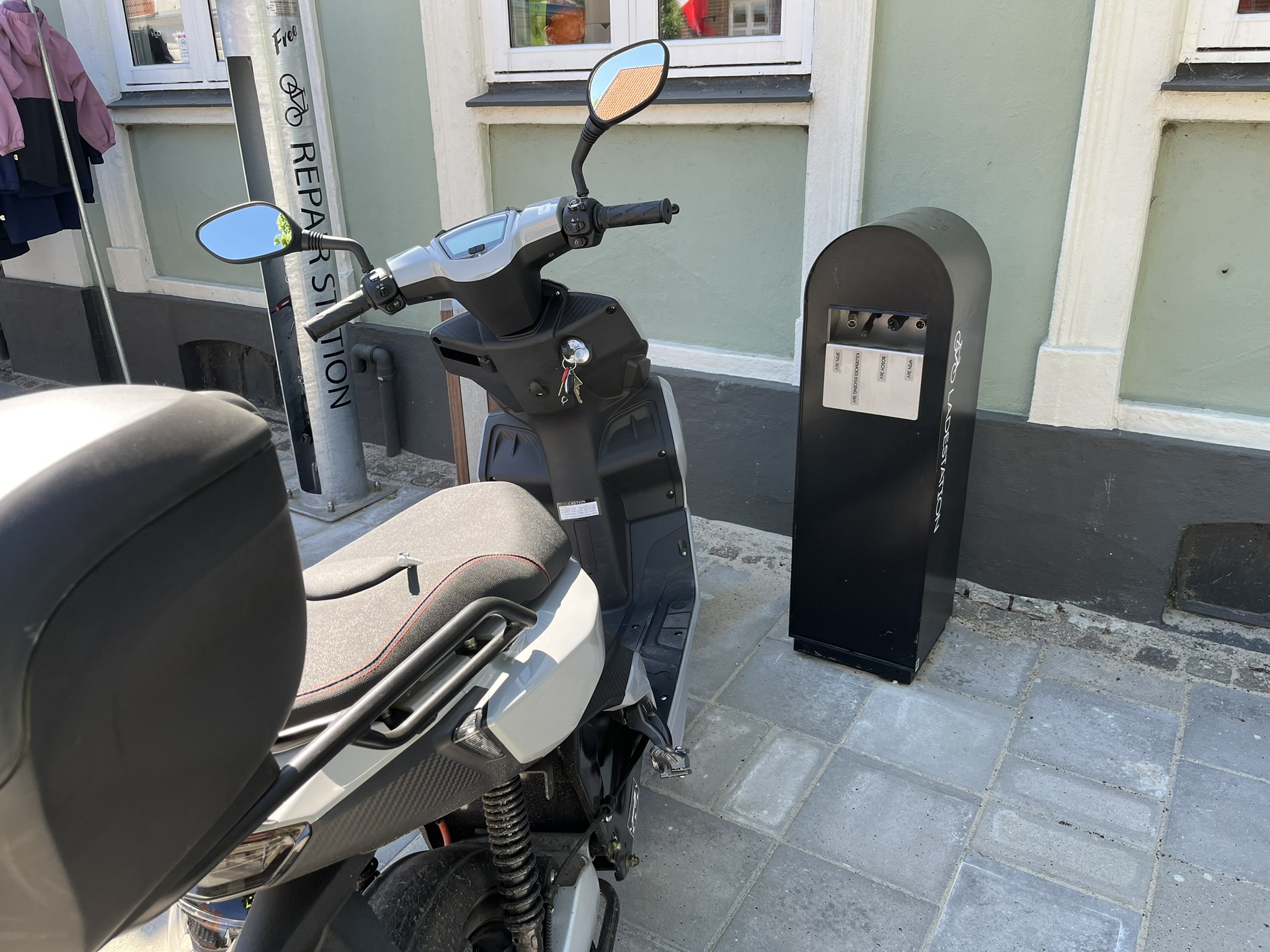 Elcykel-Ladestander også til el-knallert