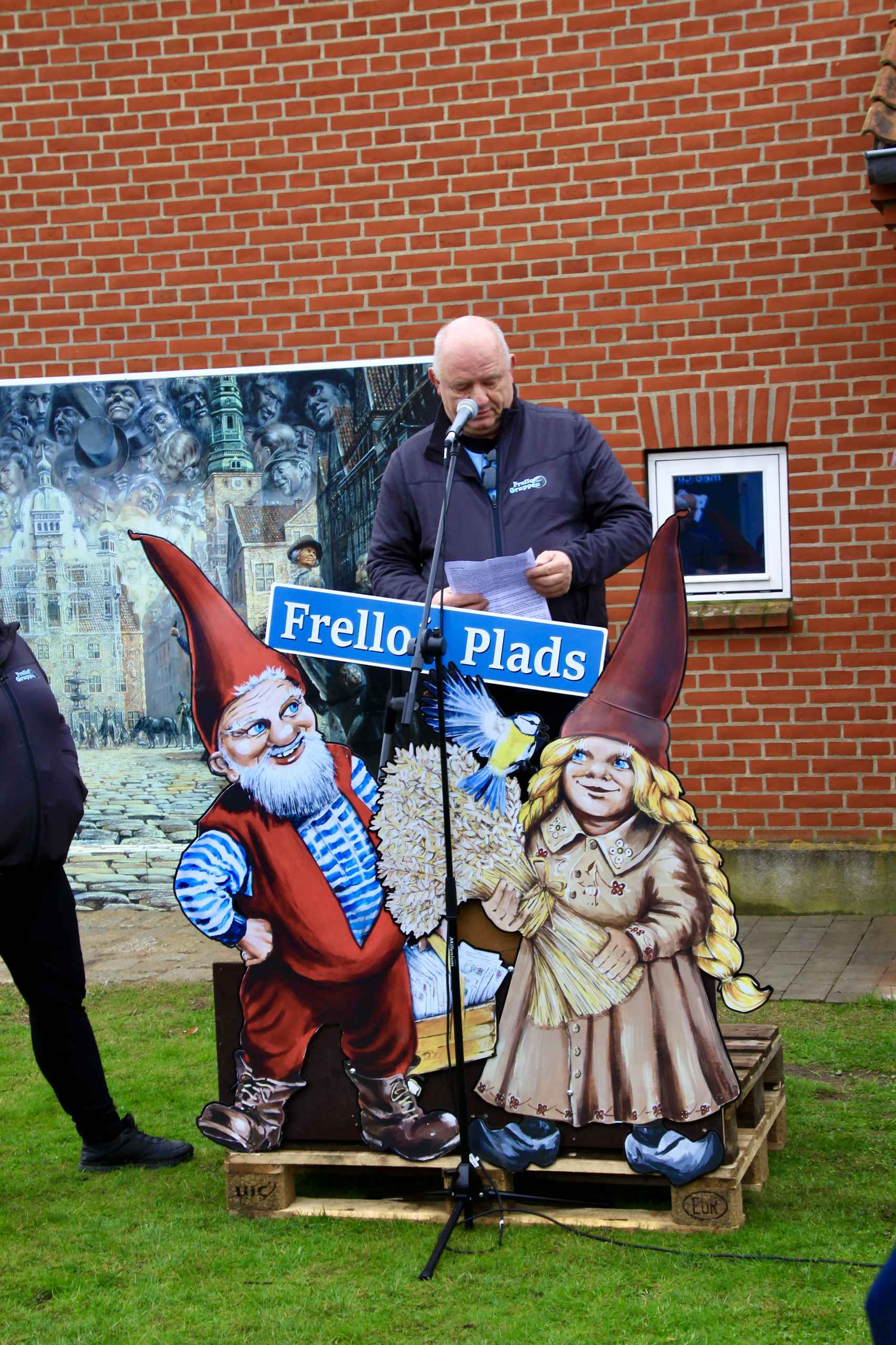 Outrup fejrer Frello med statue