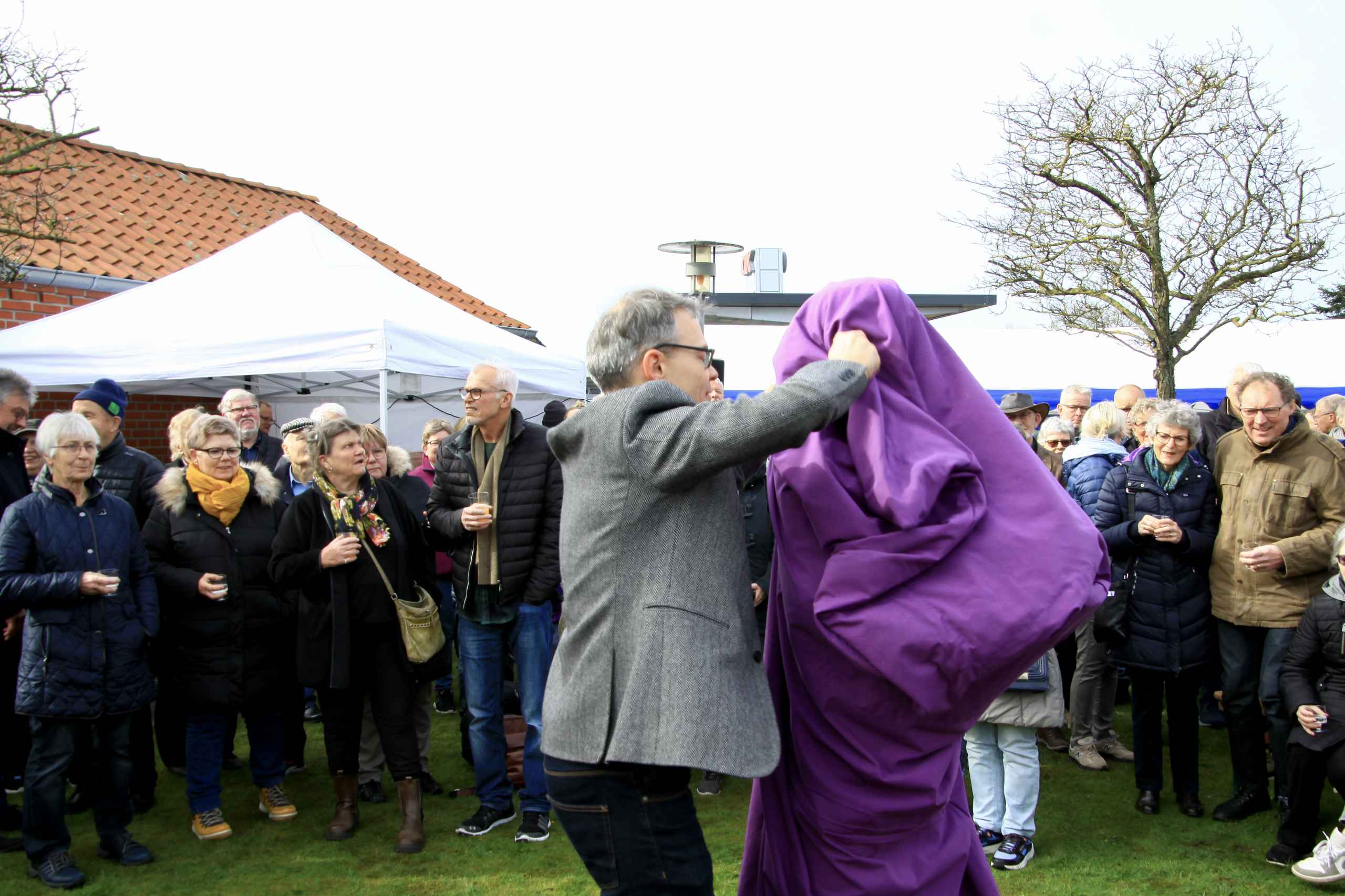 Outrup fejrer Frello med statue