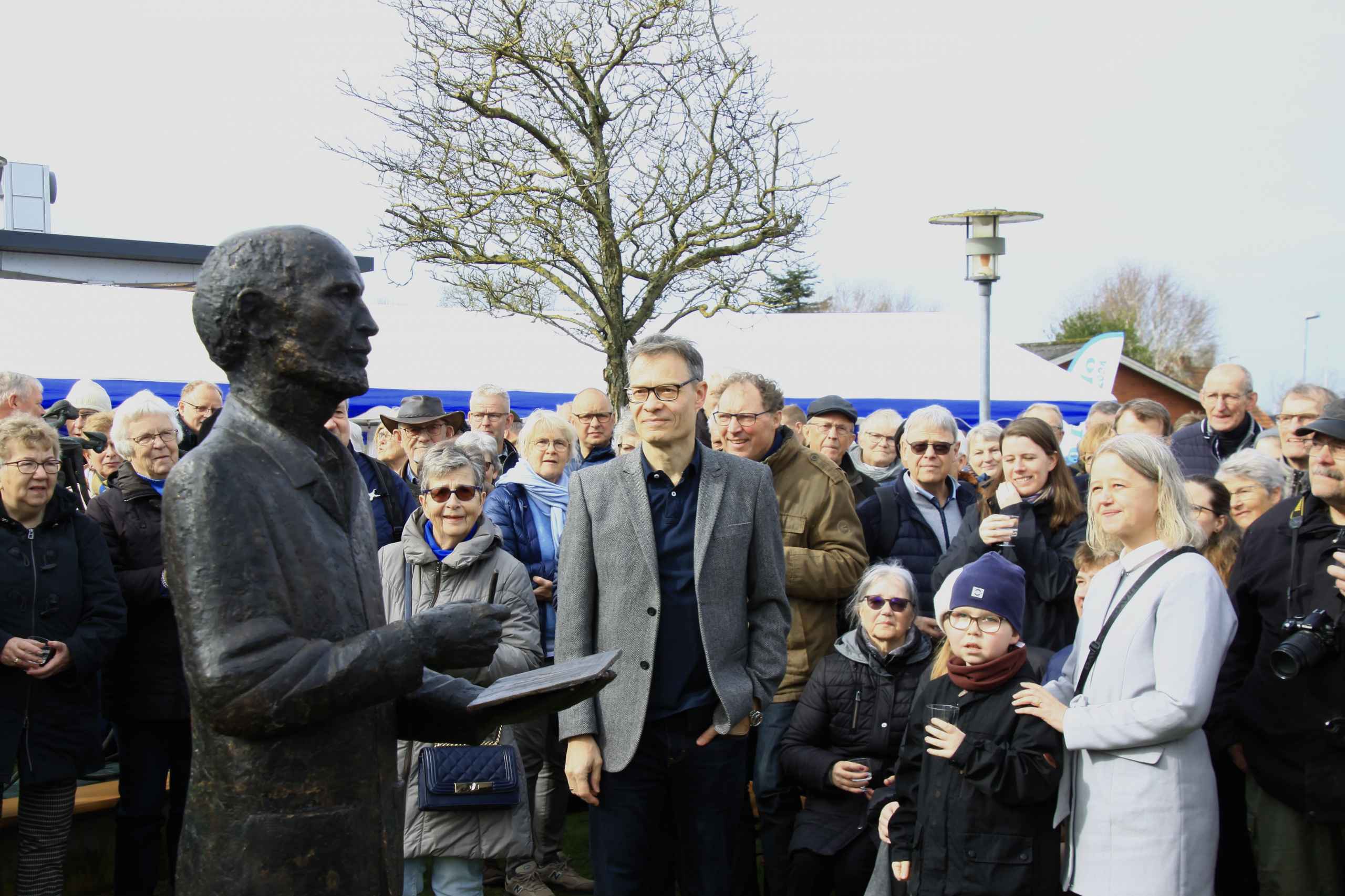 Outrup fejrer Frello med statue