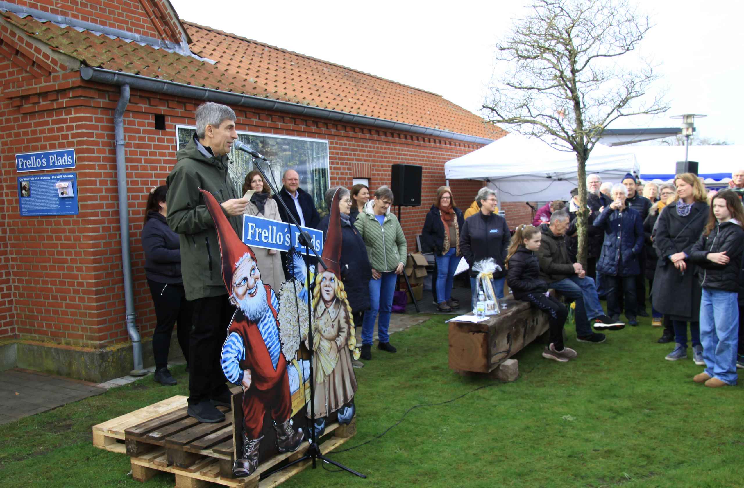 Outrup fejrer Frello med statue