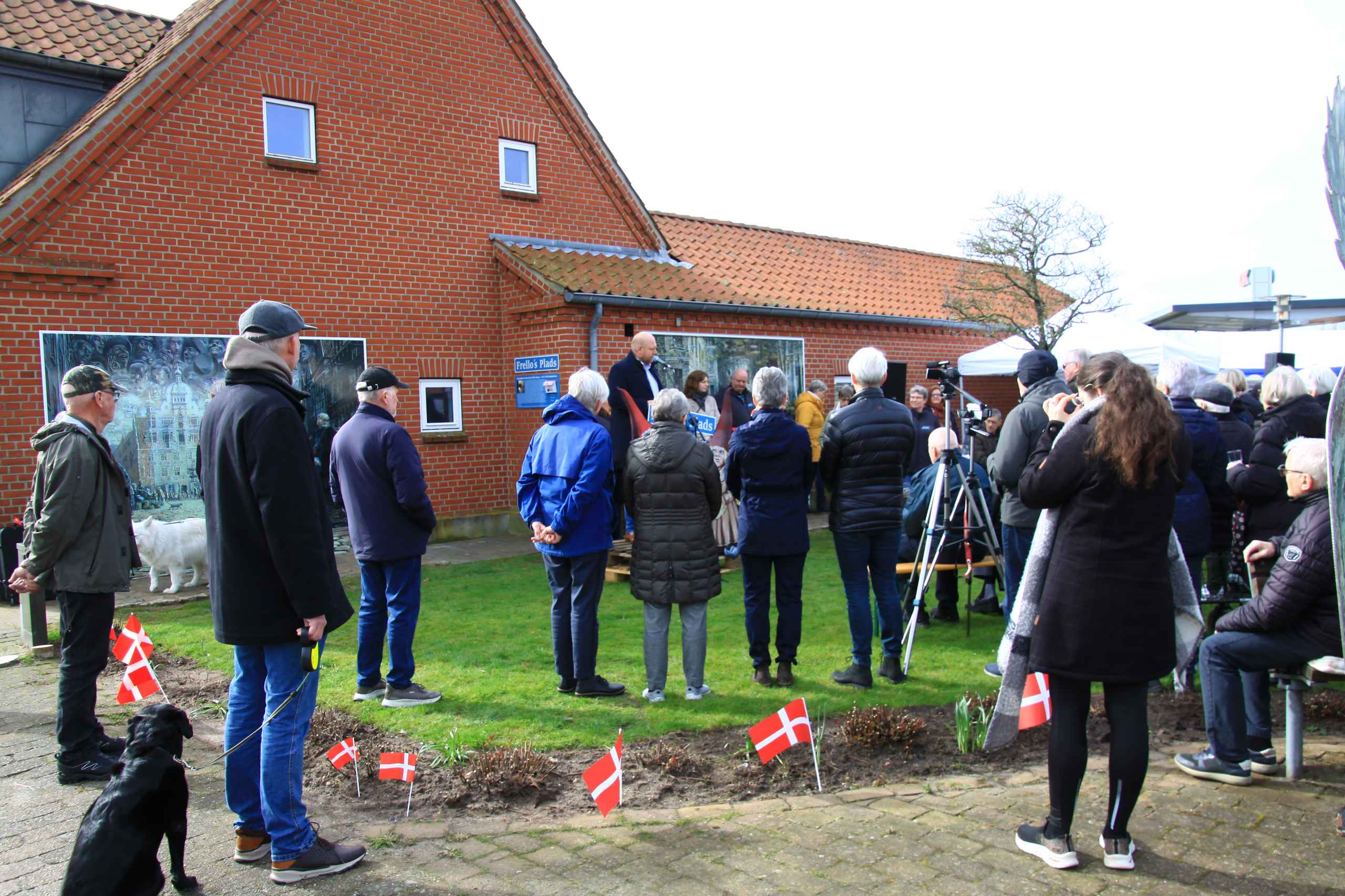 Outrup fejrer Frello med statue