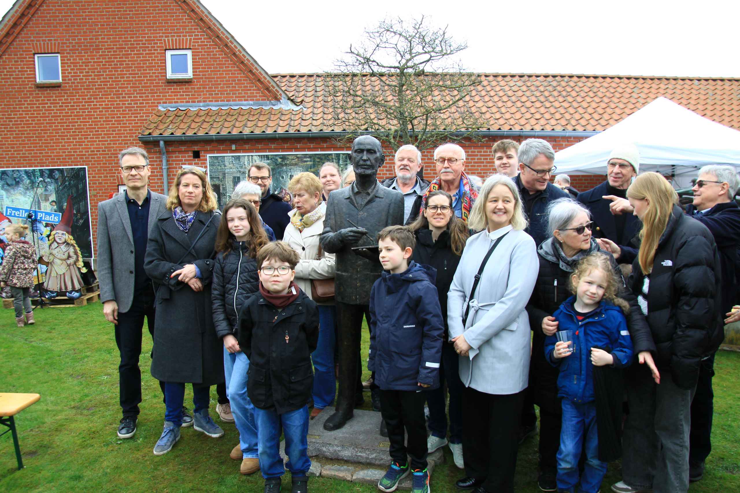 Outrup fejrer Frello med statue